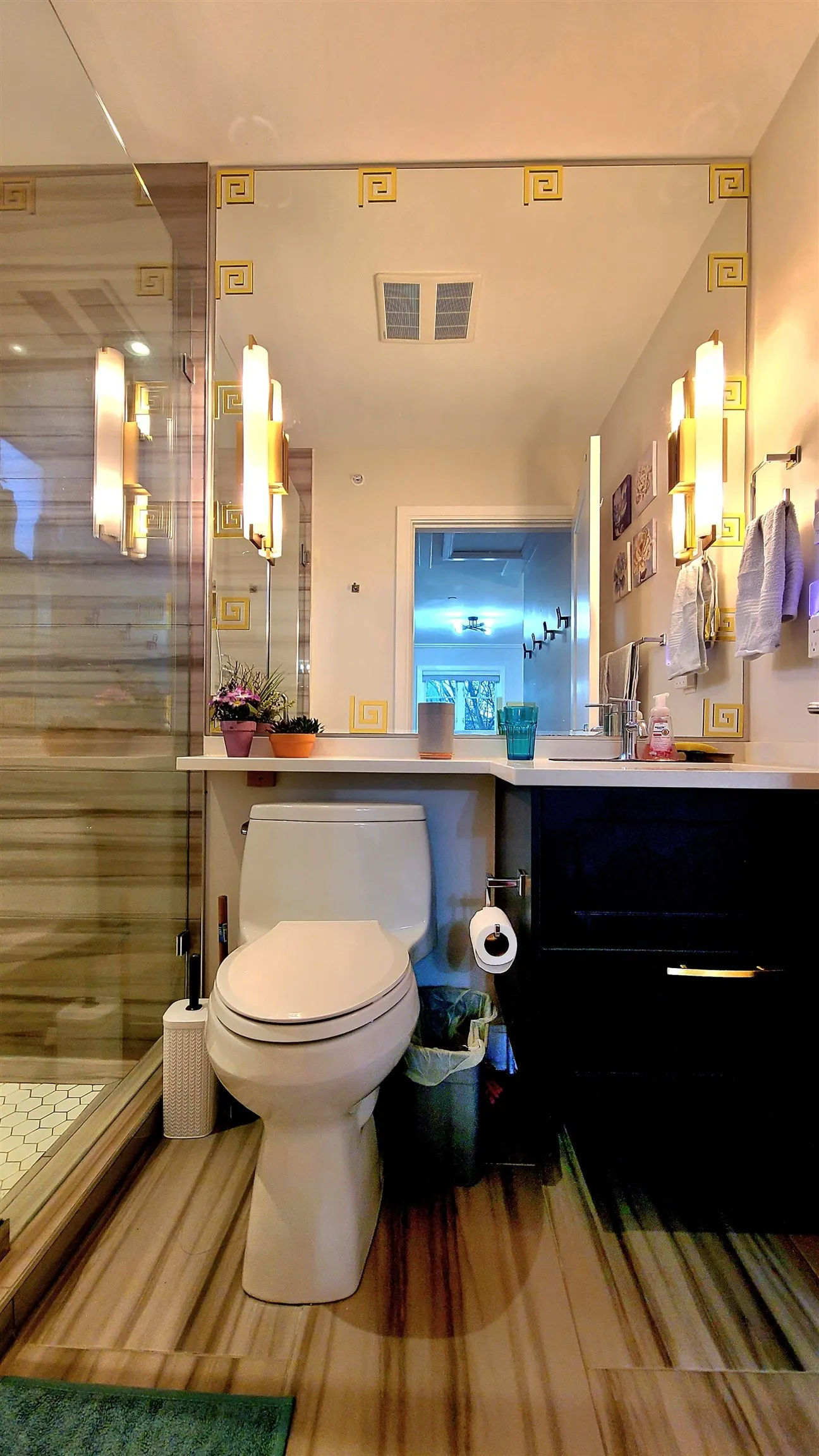 901 E Broadway Street