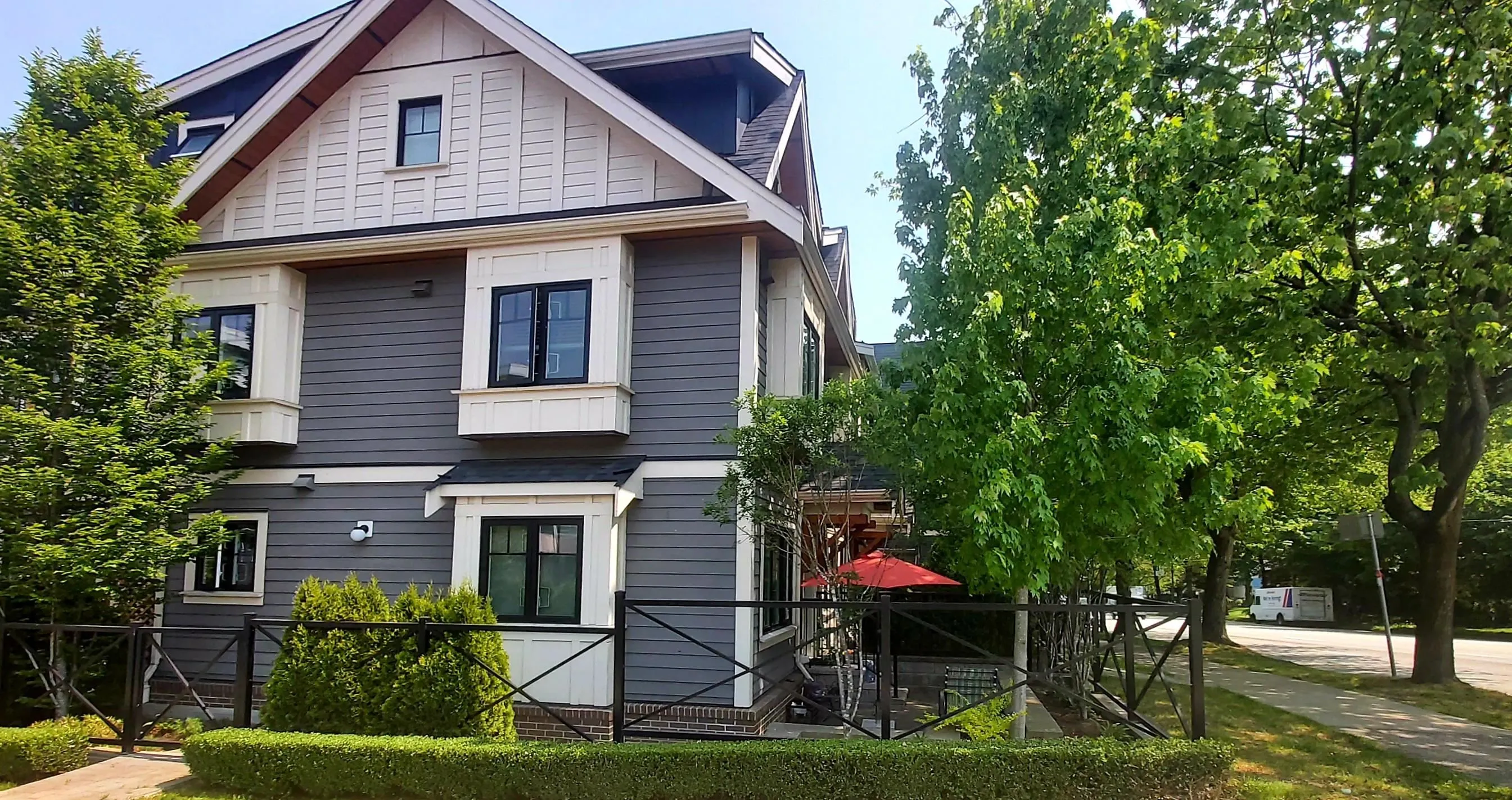 901 E Broadway Street