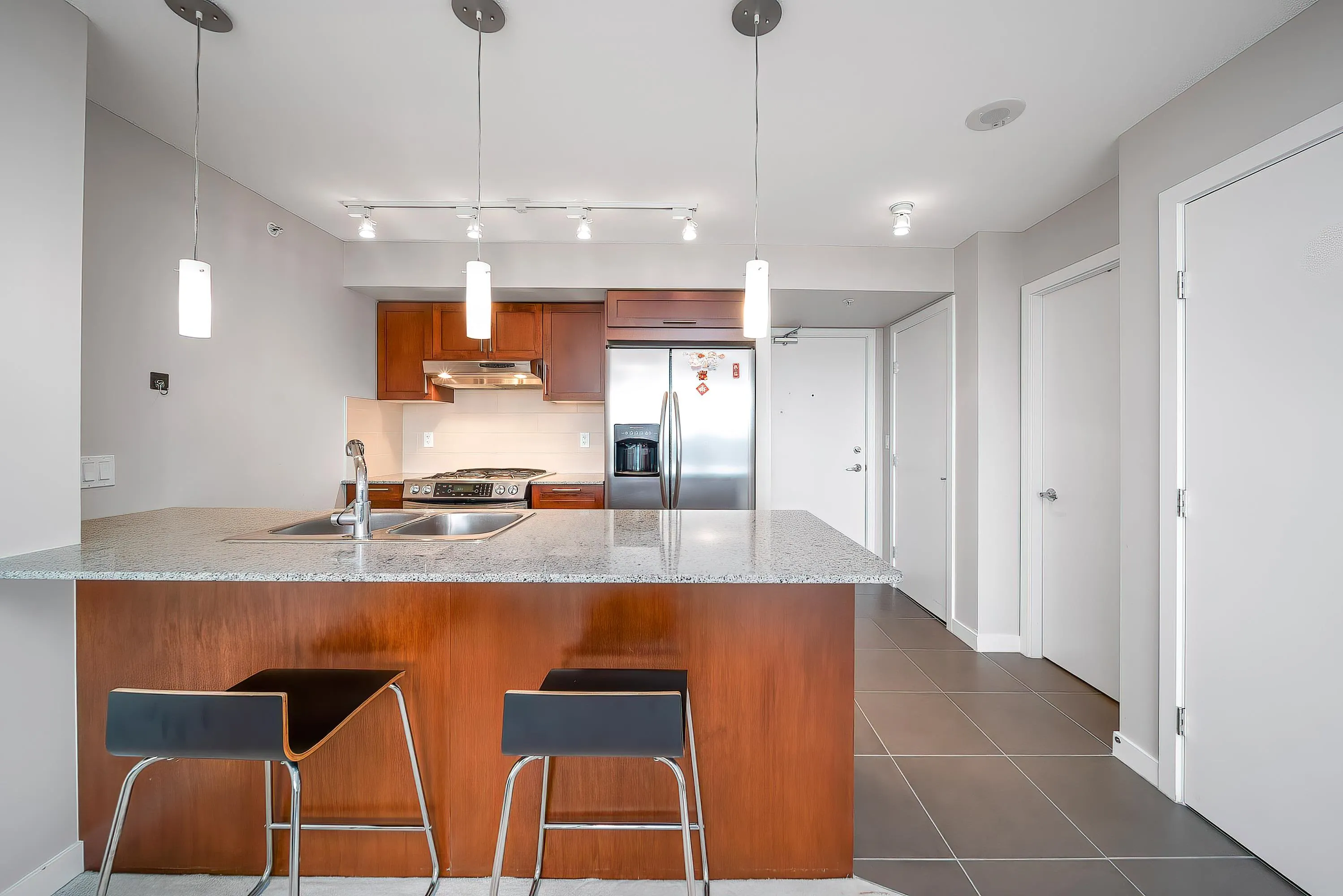 1205 7088 Salisbury Avenue