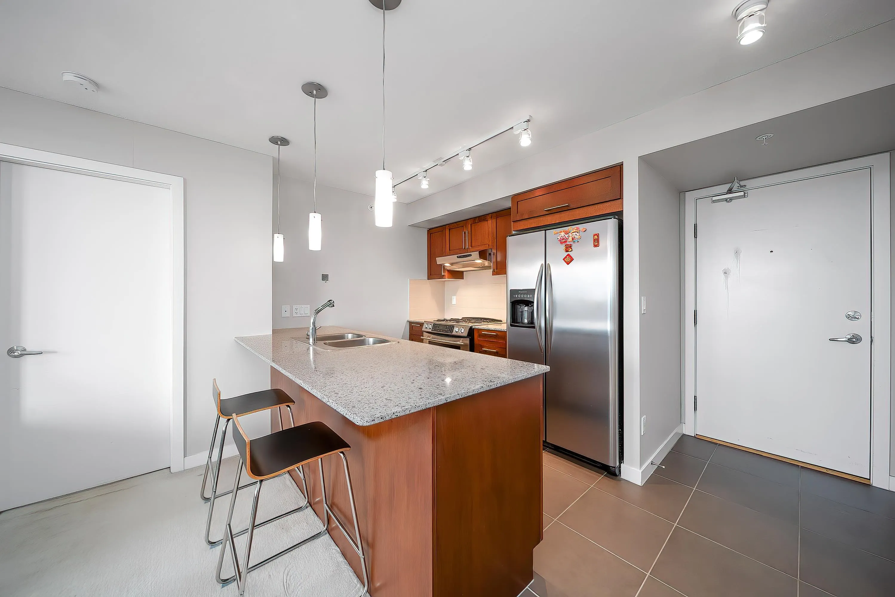 1205 7088 Salisbury Avenue