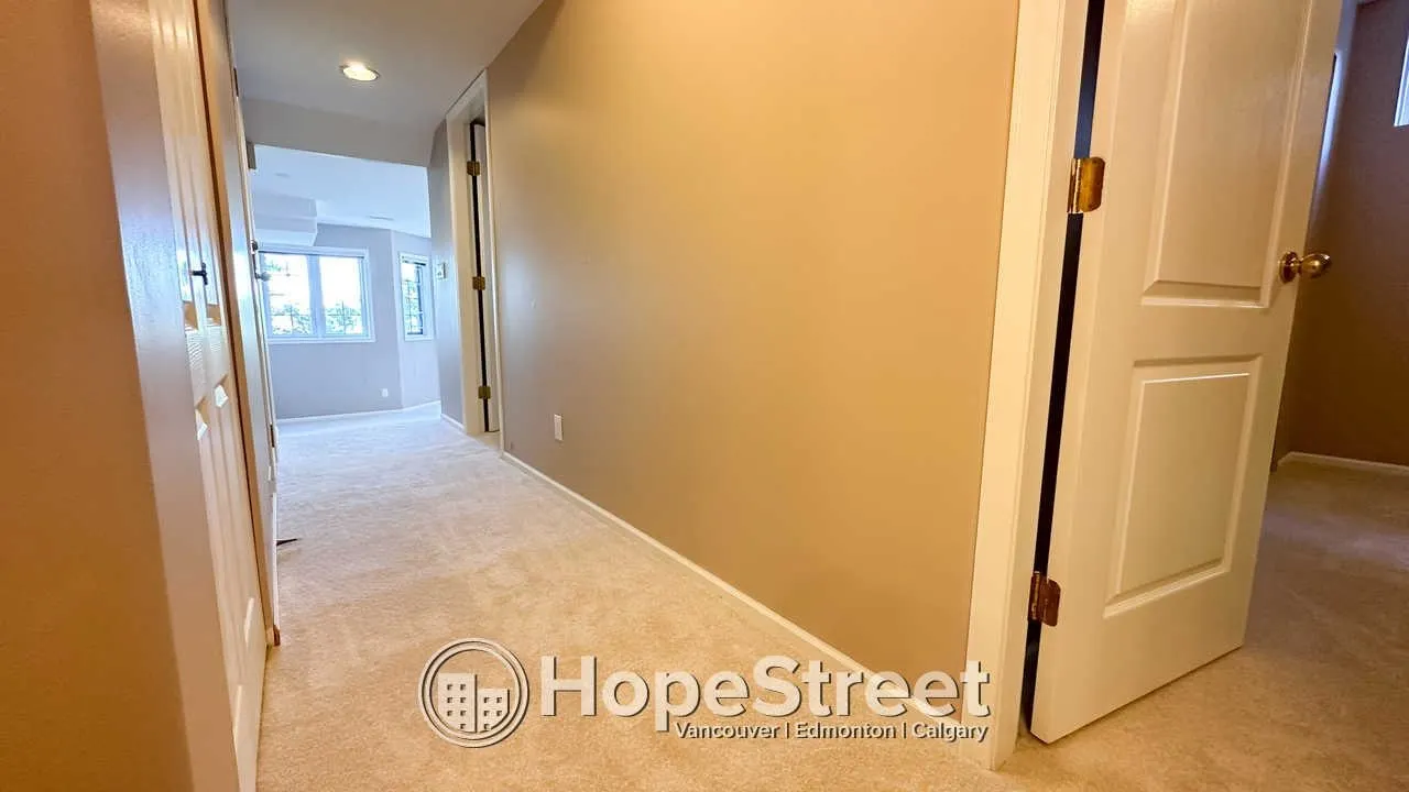 88 Ravine Dr