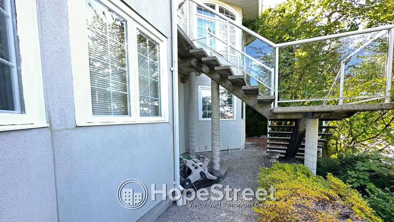 88 Ravine Dr