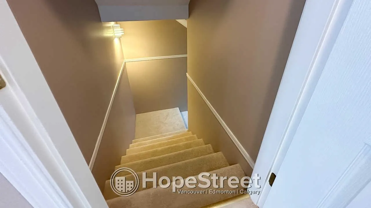 88 Ravine Dr