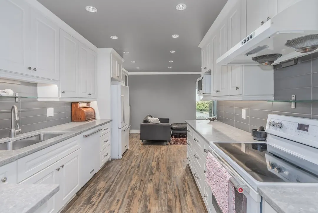 31 12331 Phoenix Drive