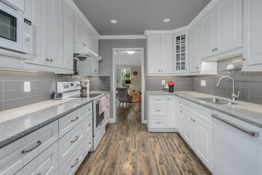31 12331 Phoenix Drive