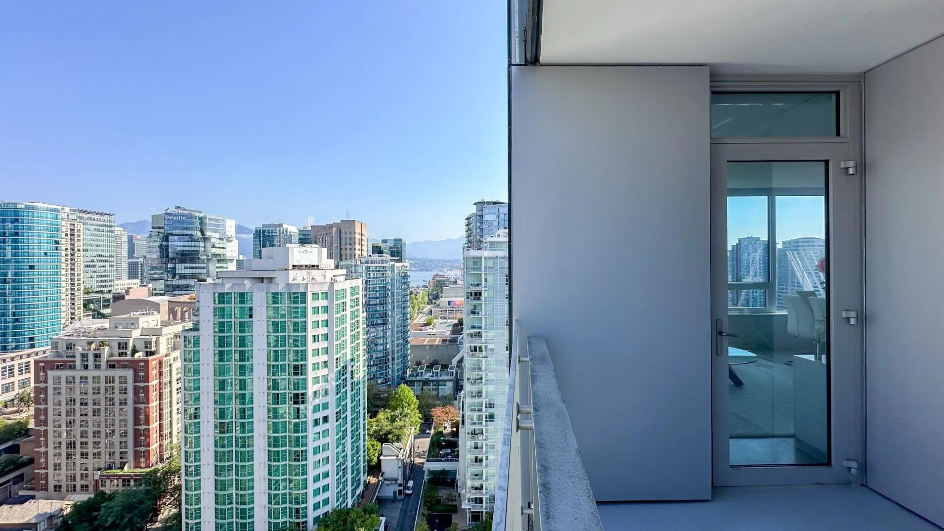 2301 885 Cambie Street