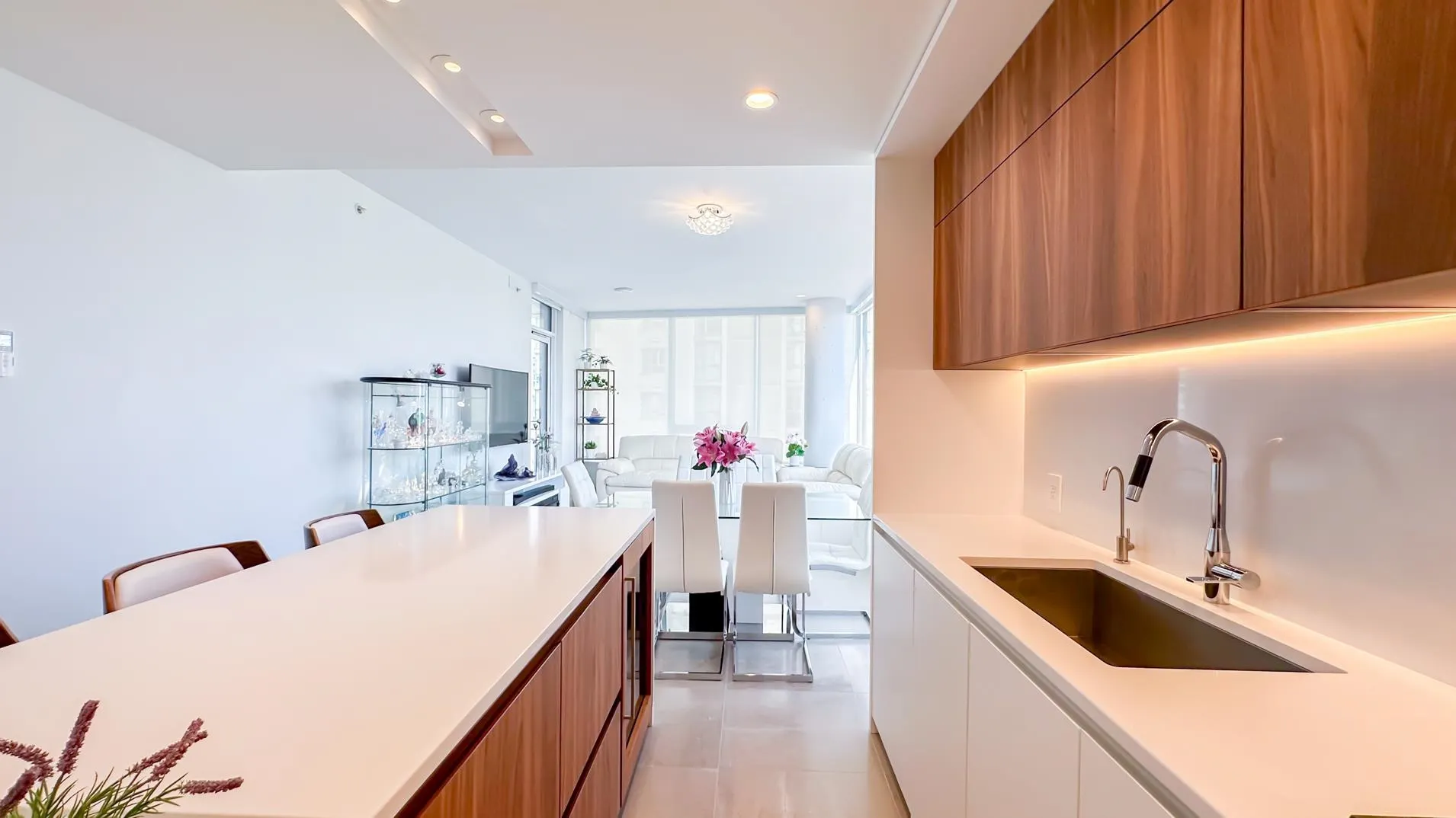 2301 885 Cambie Street