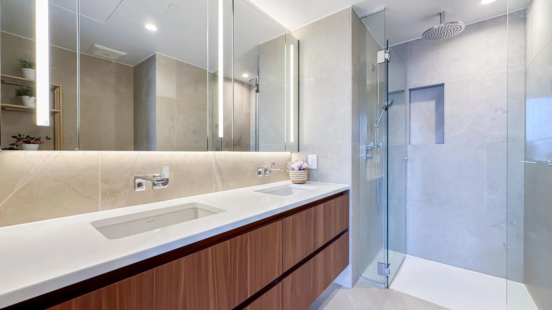 2301 885 Cambie Street