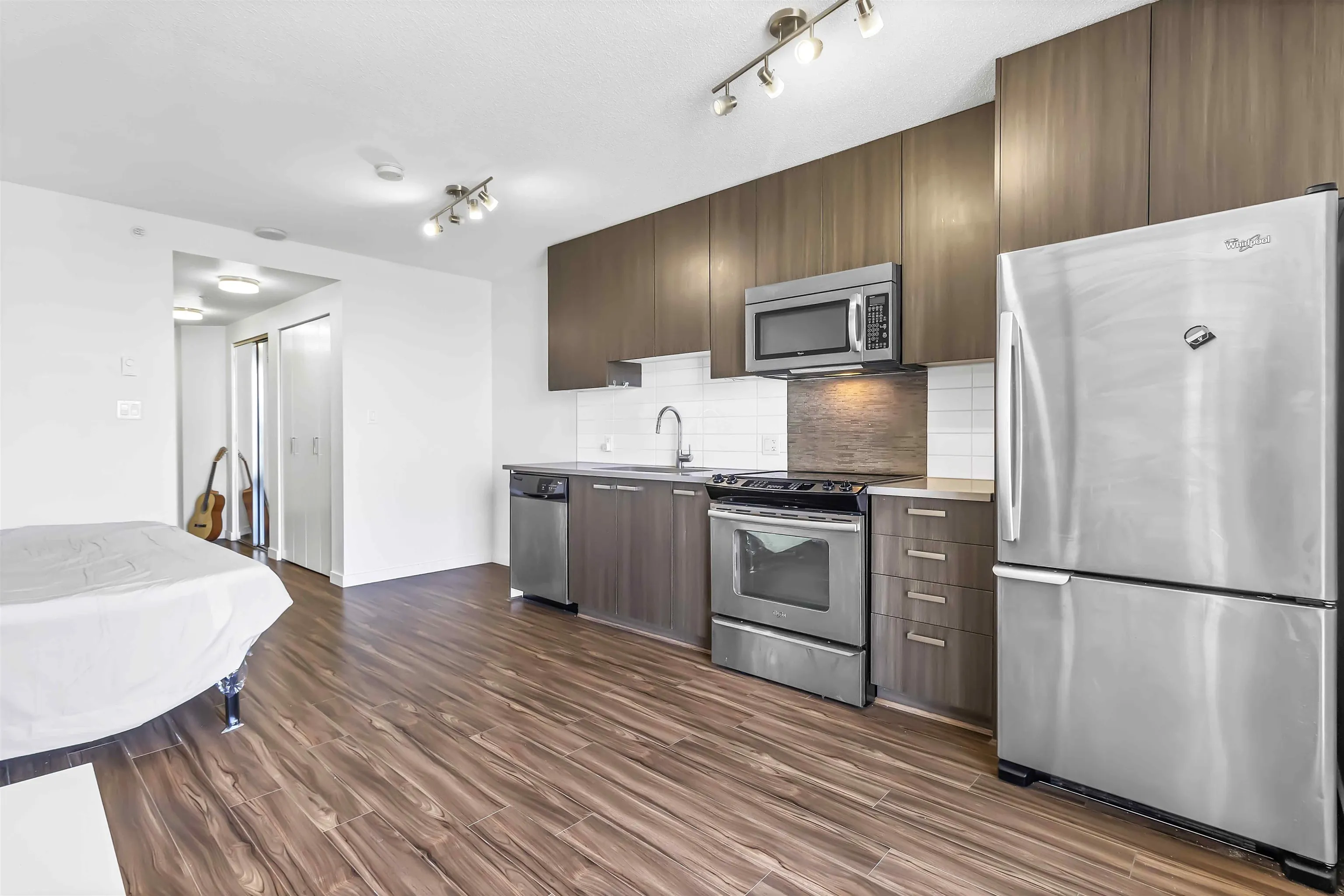 2703 13325 102a Avenue
