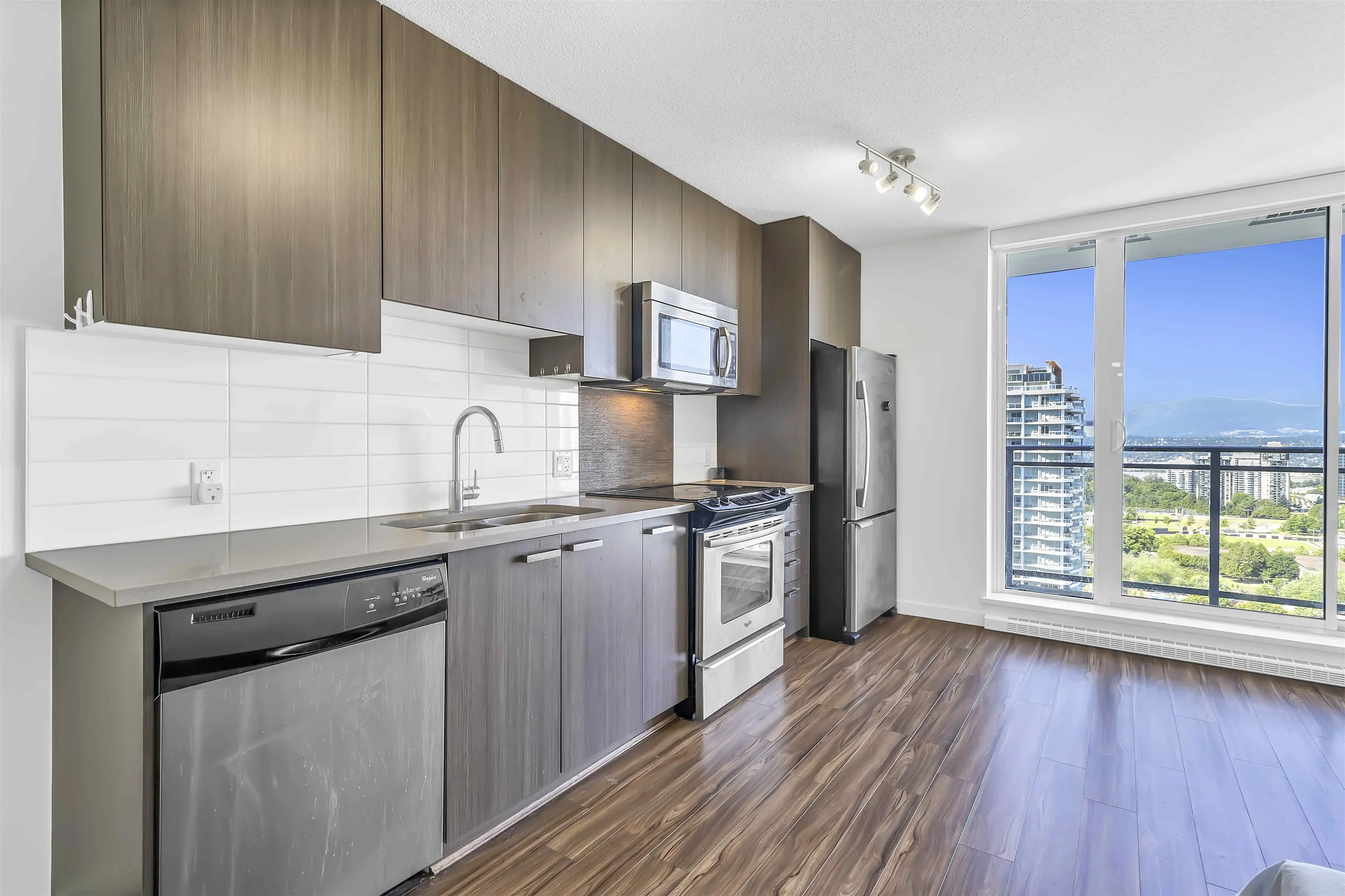 2703 13325 102a Avenue