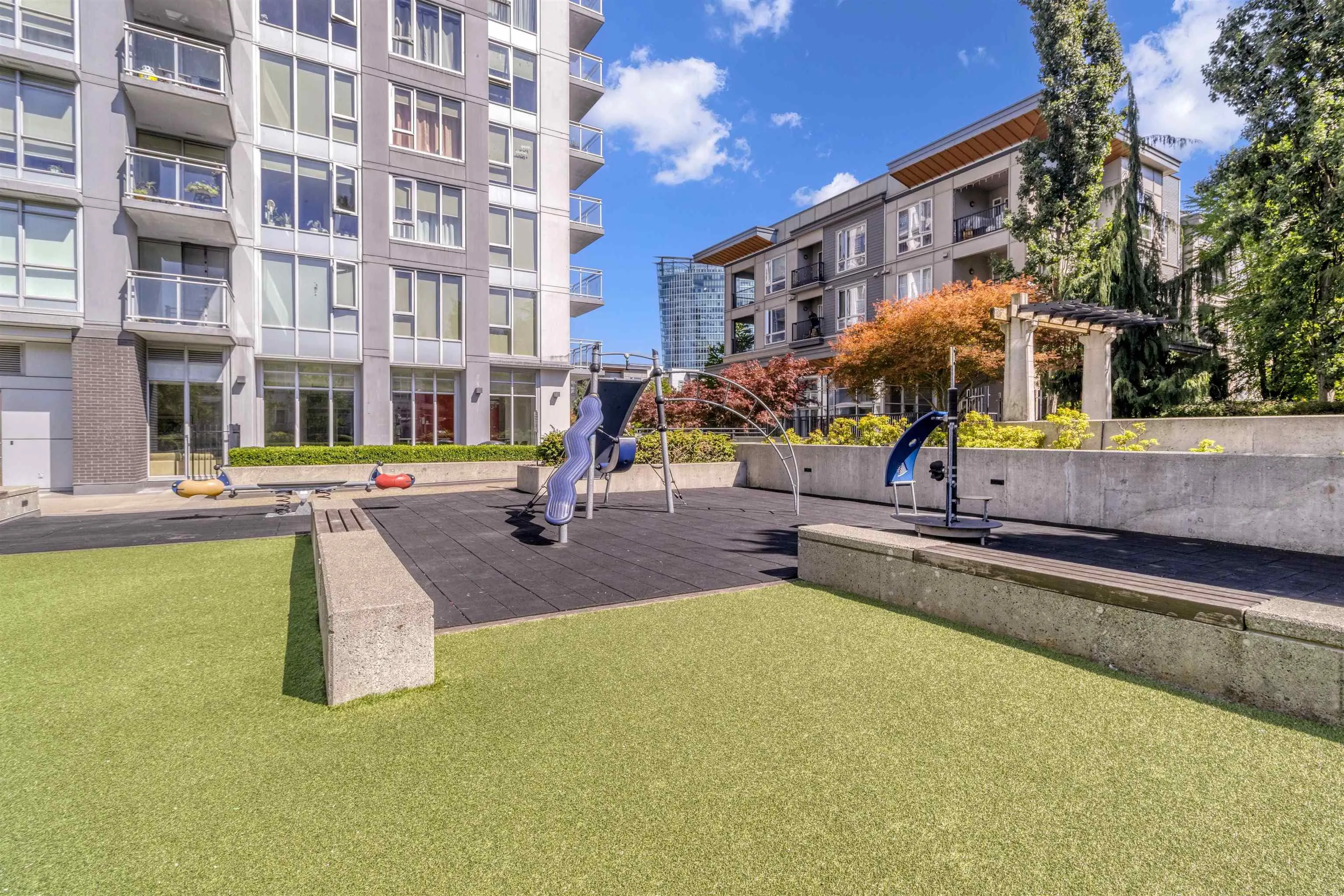 2703 13325 102a Avenue