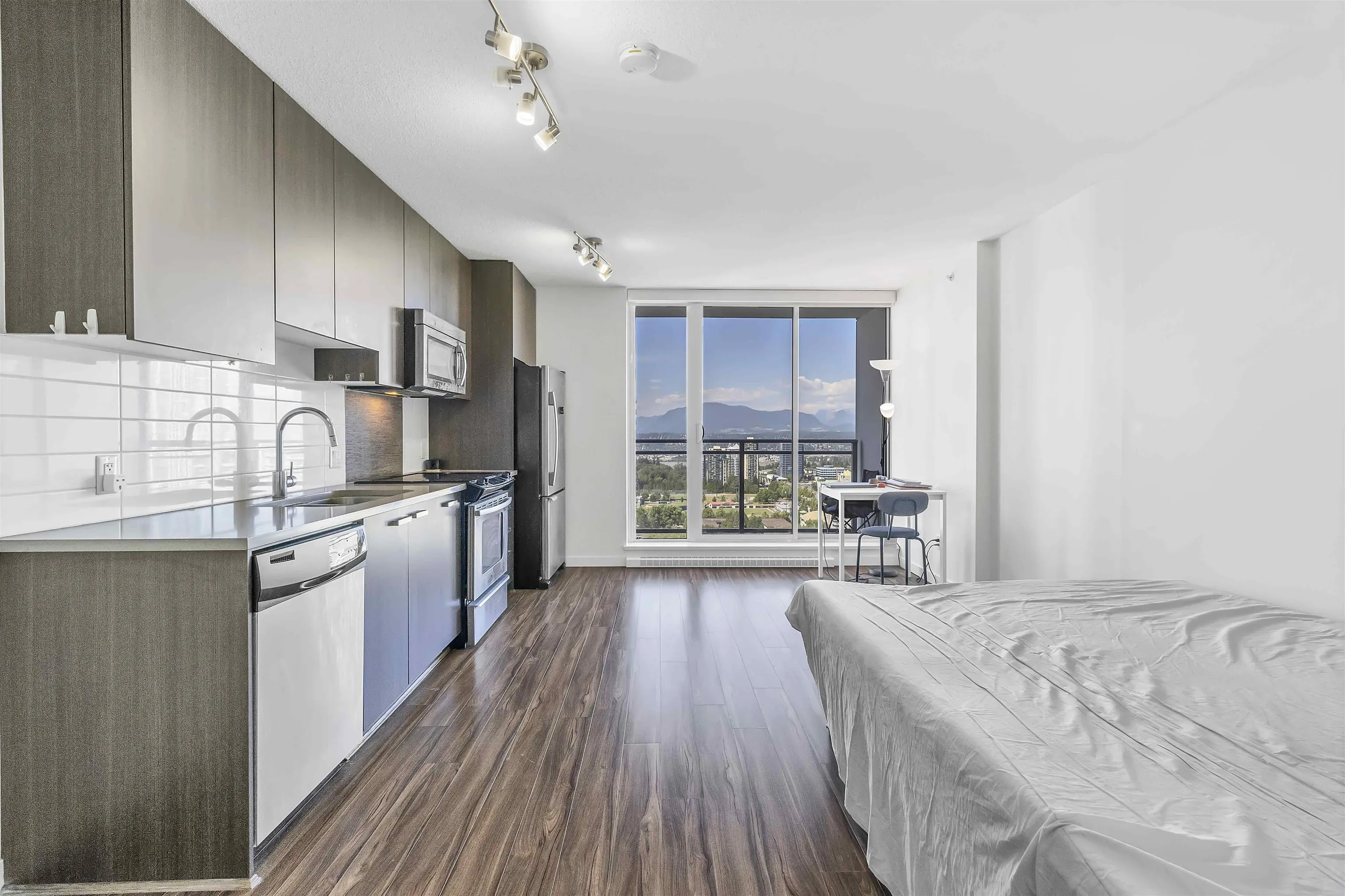 2703 13325 102a Avenue