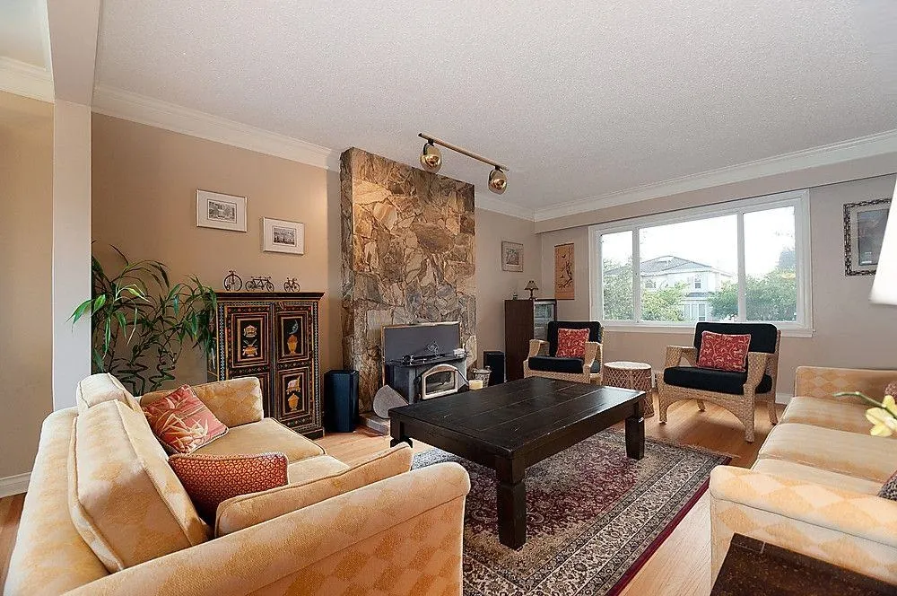 115 W 43rd Ave