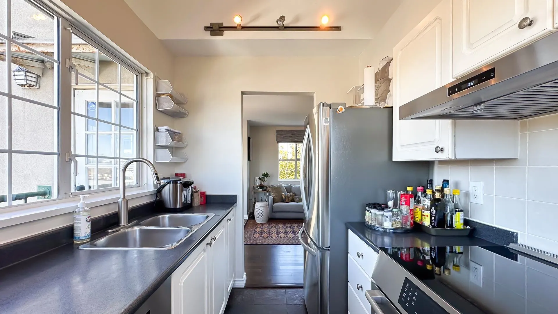 402 PH2 2091 Vine Street