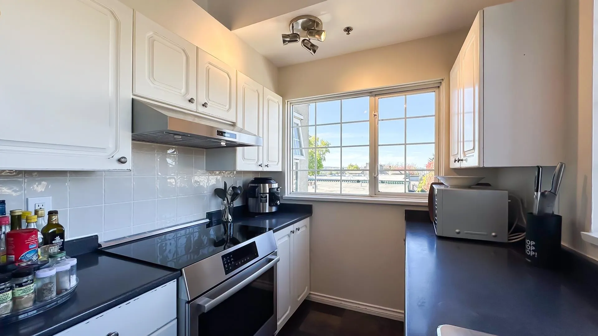 402 PH2 2091 Vine Street