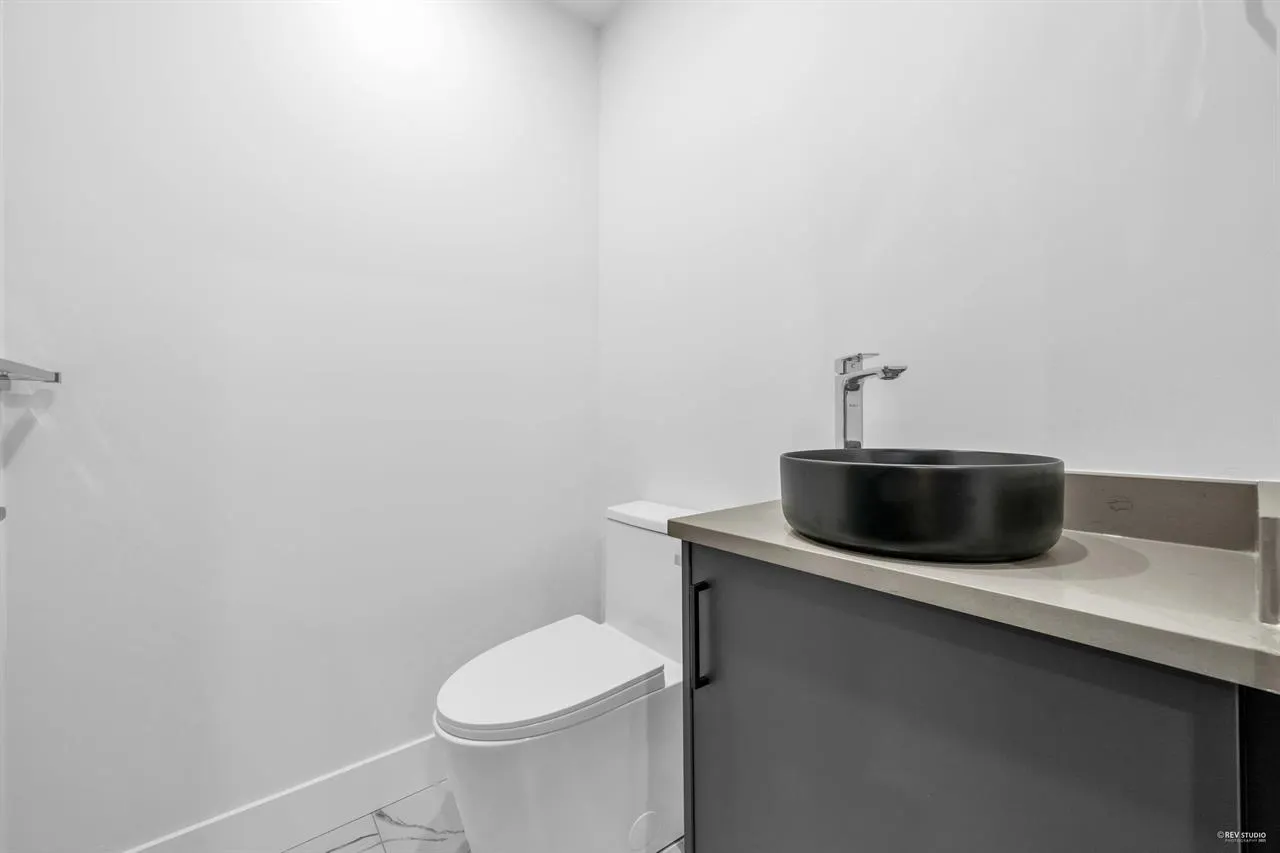 Basement 5238 6 Avenue