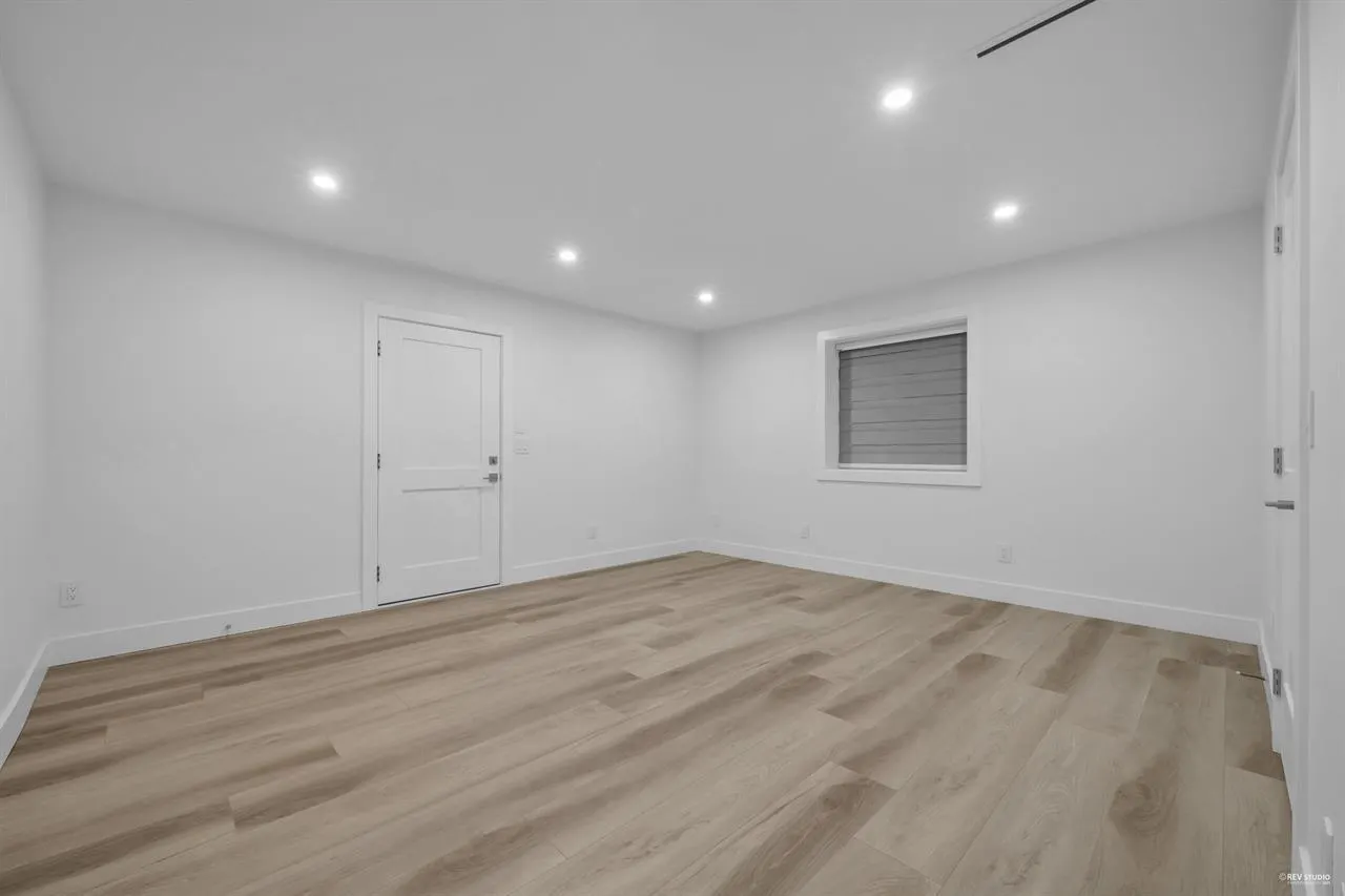 Basement 5238 6 Avenue