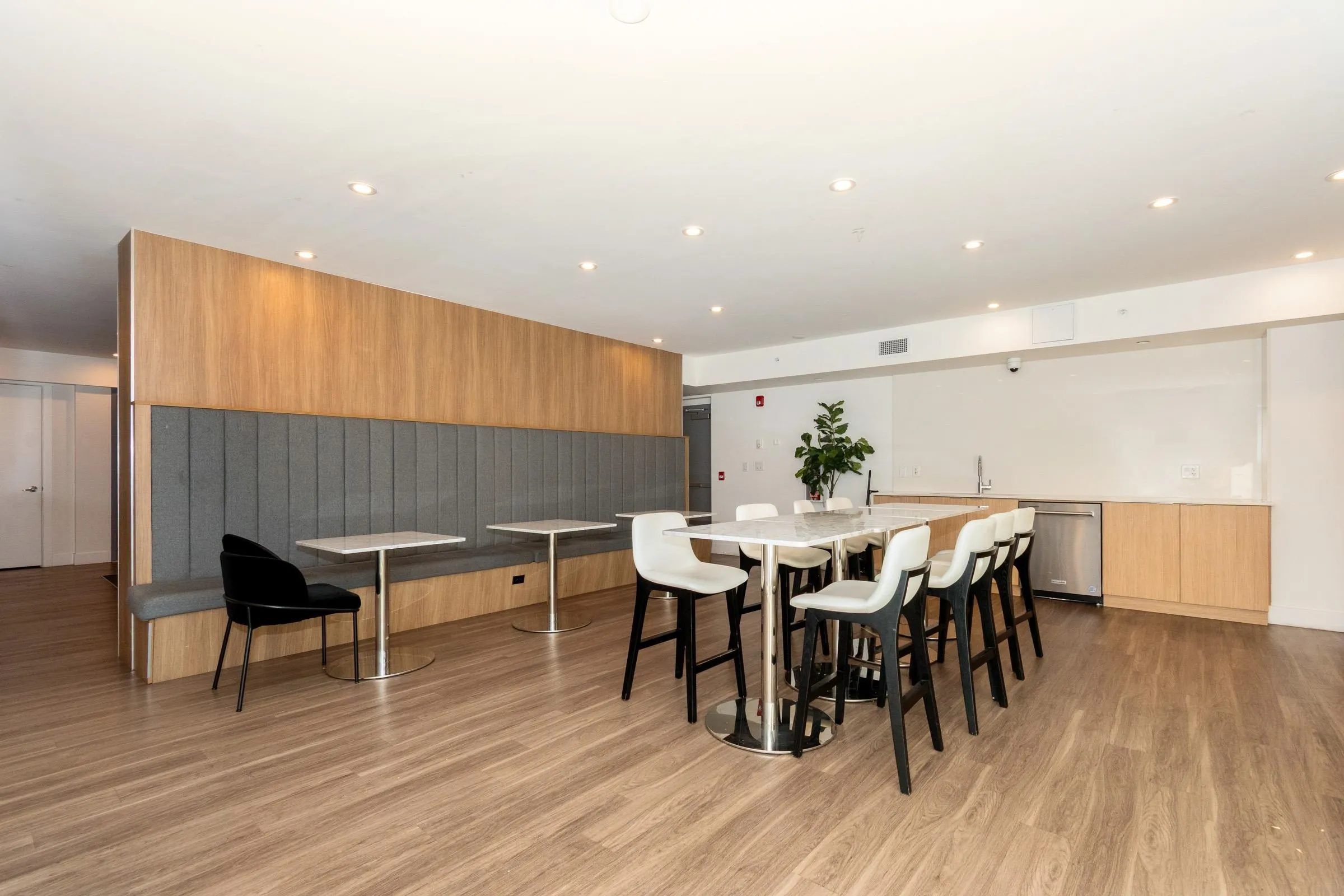 407 6960 Nicholson Road