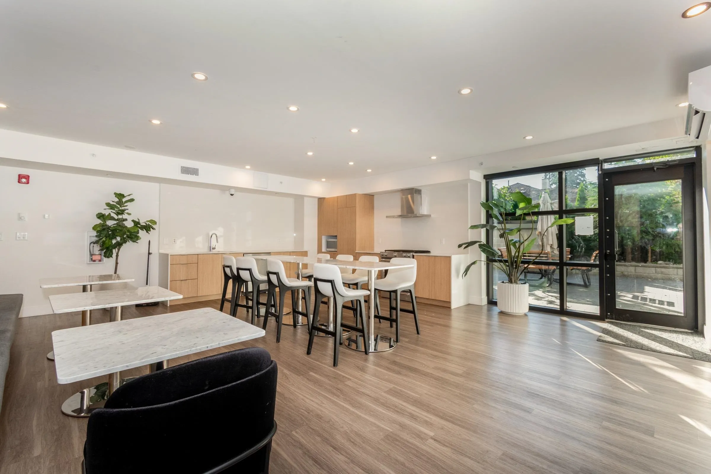 407 6960 Nicholson Road