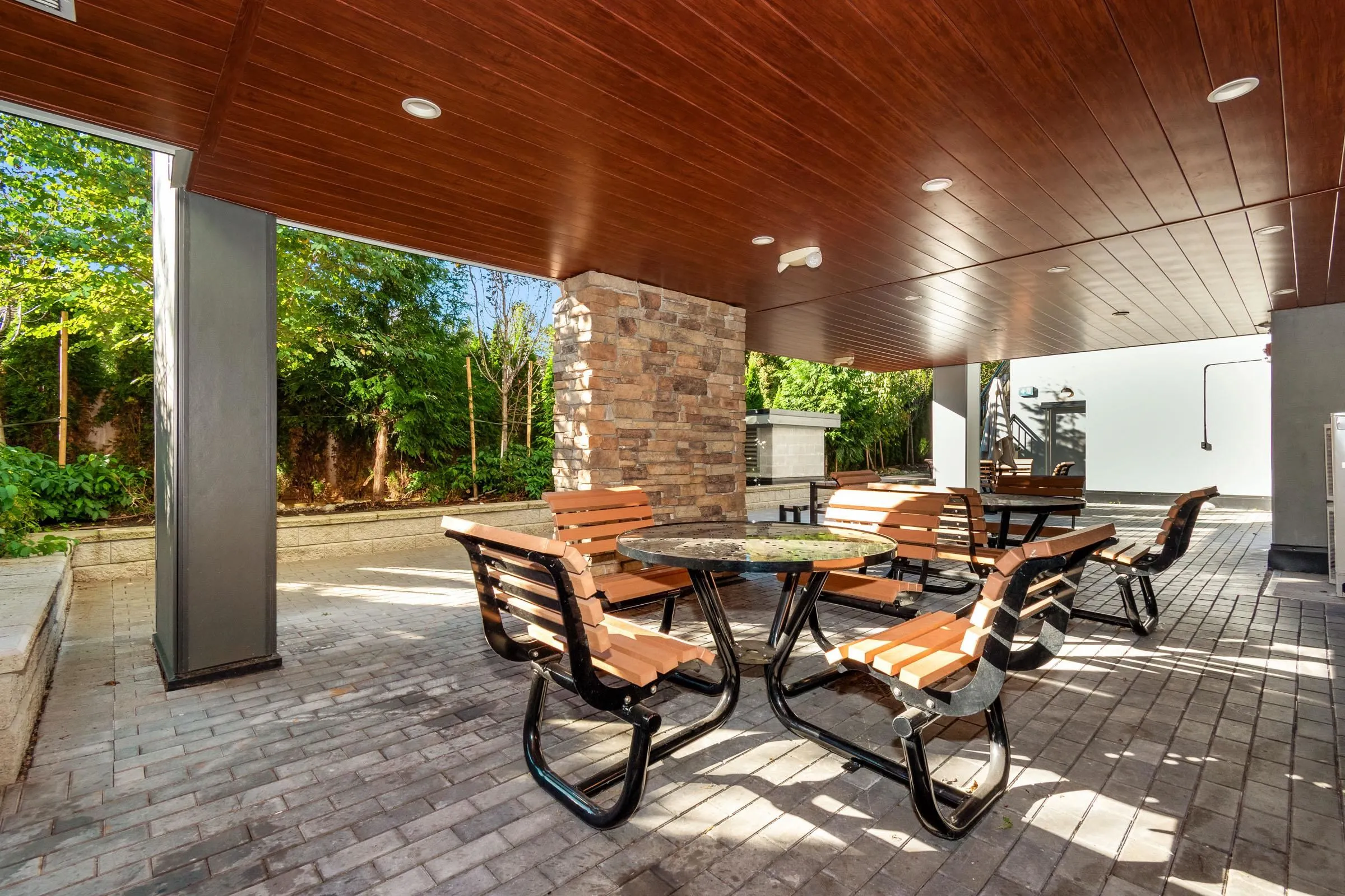 407 6960 Nicholson Road