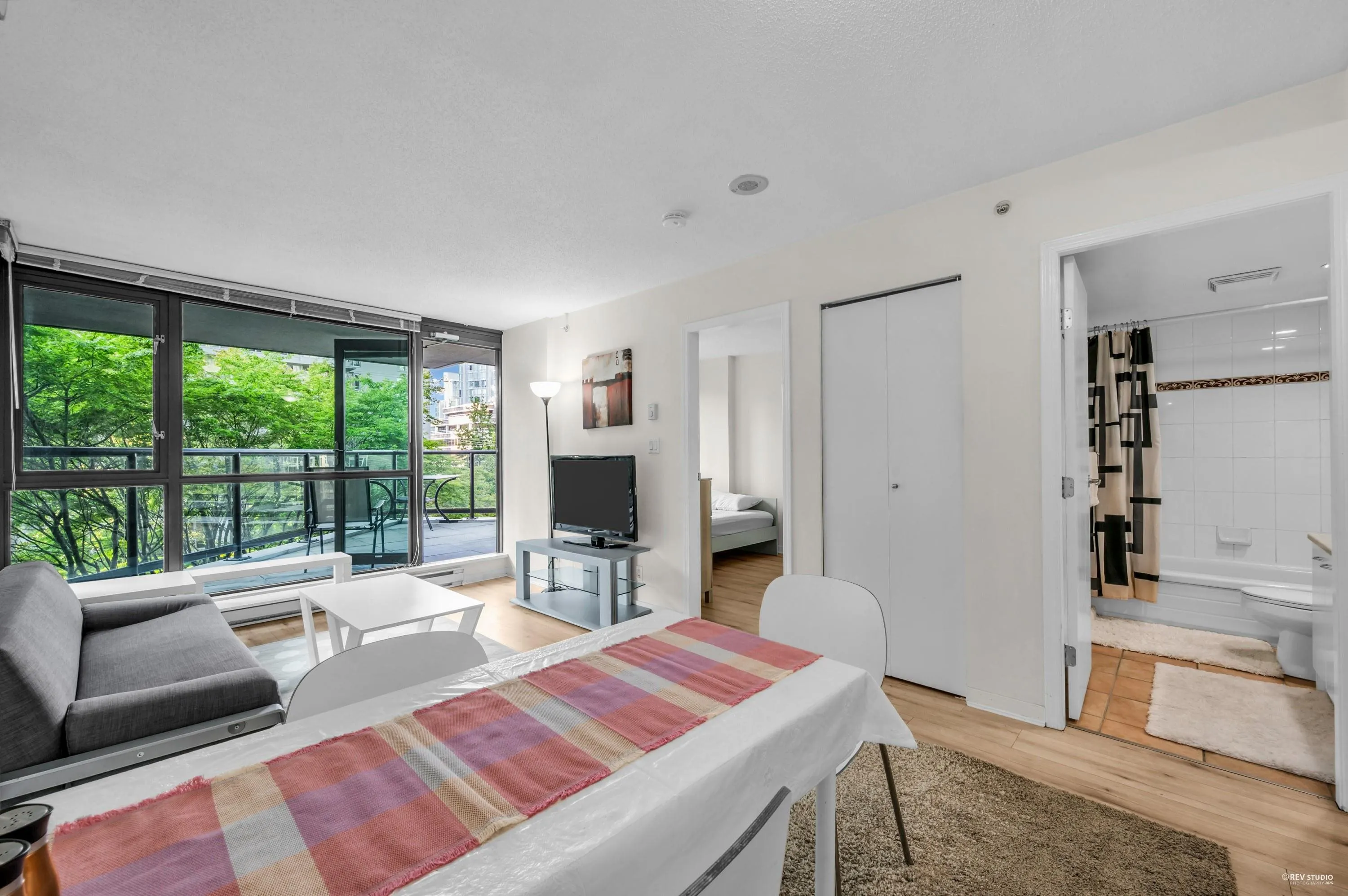 201 1367 Alberni Street