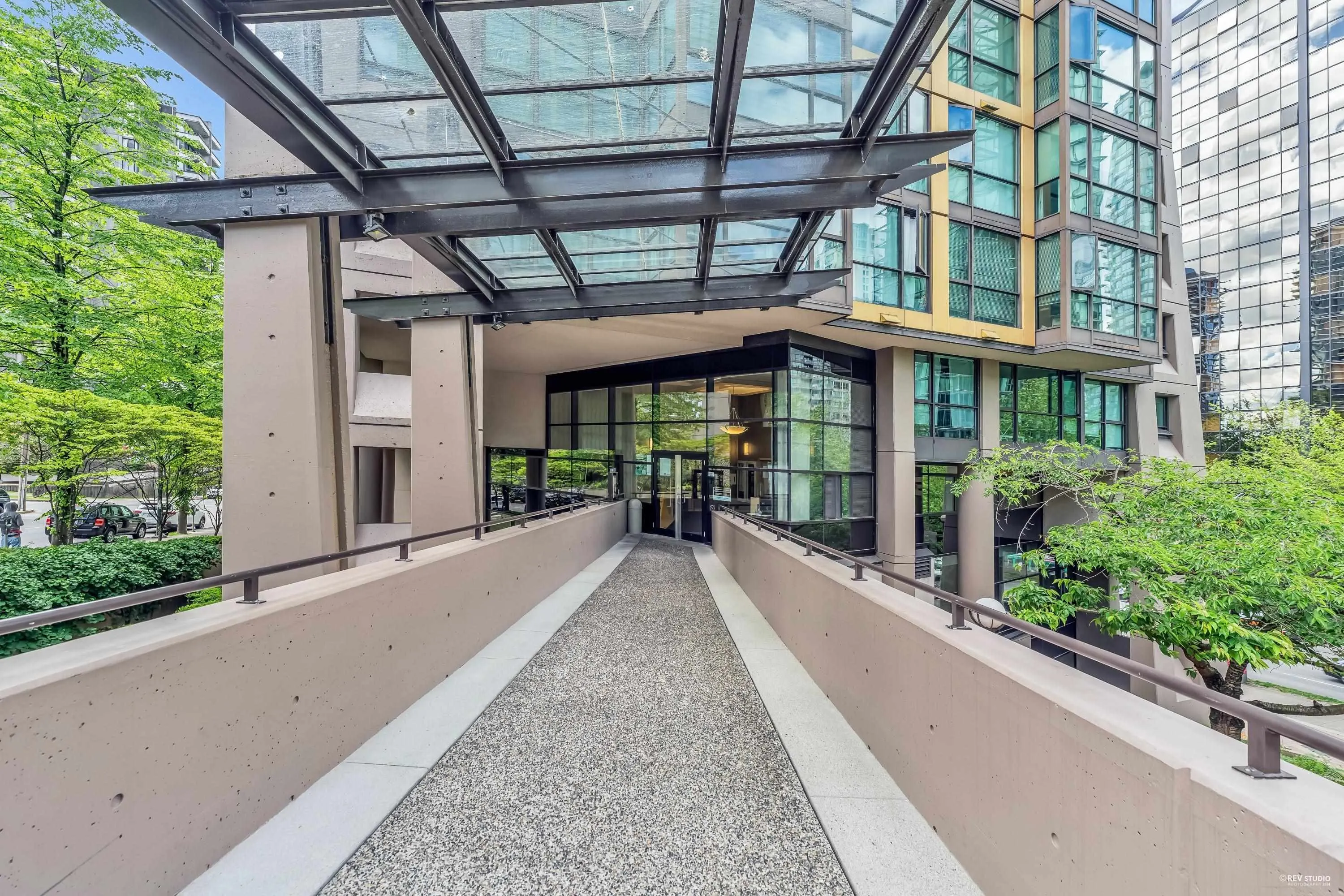 201 1367 Alberni Street