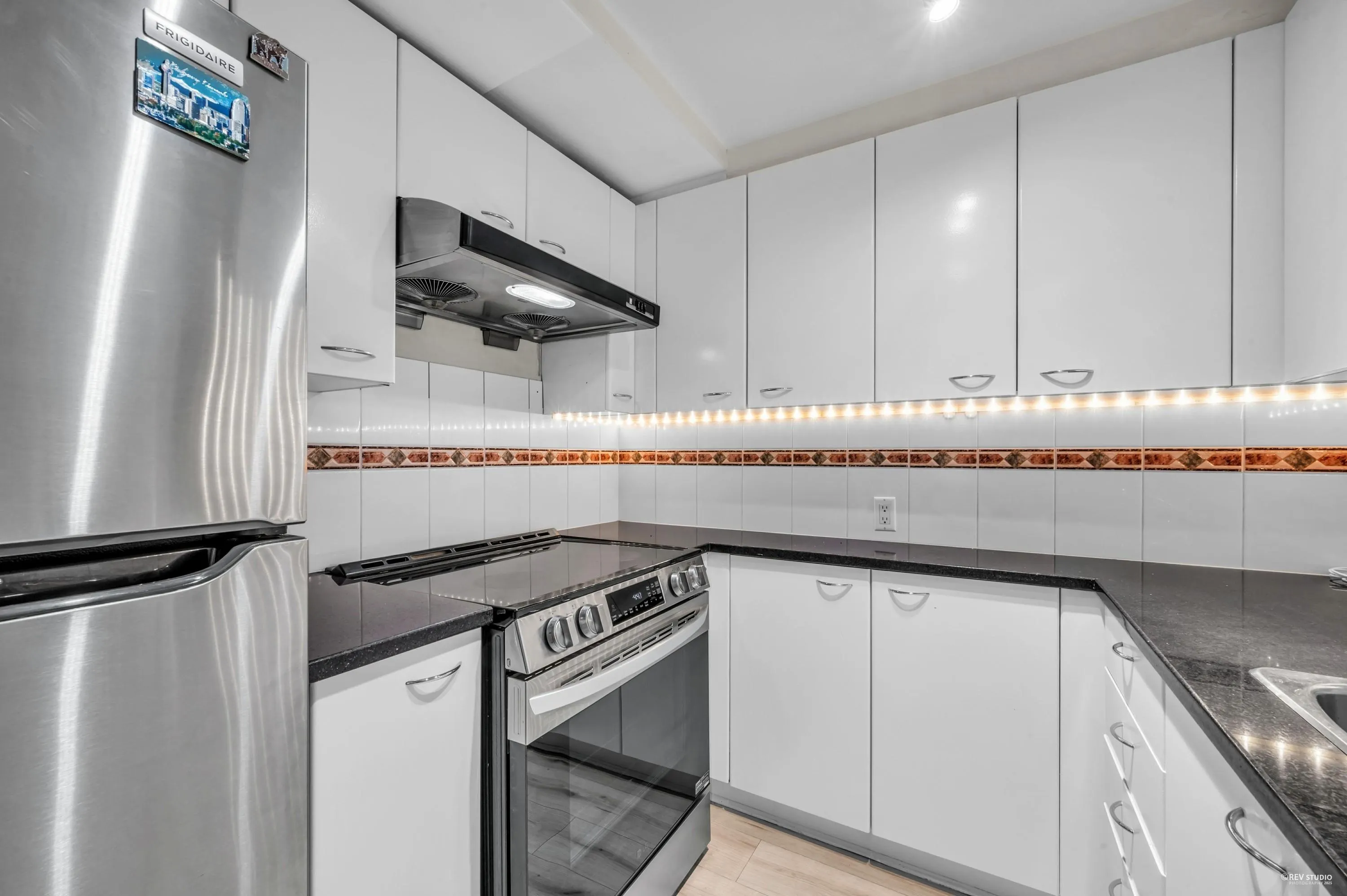 201 1367 Alberni Street