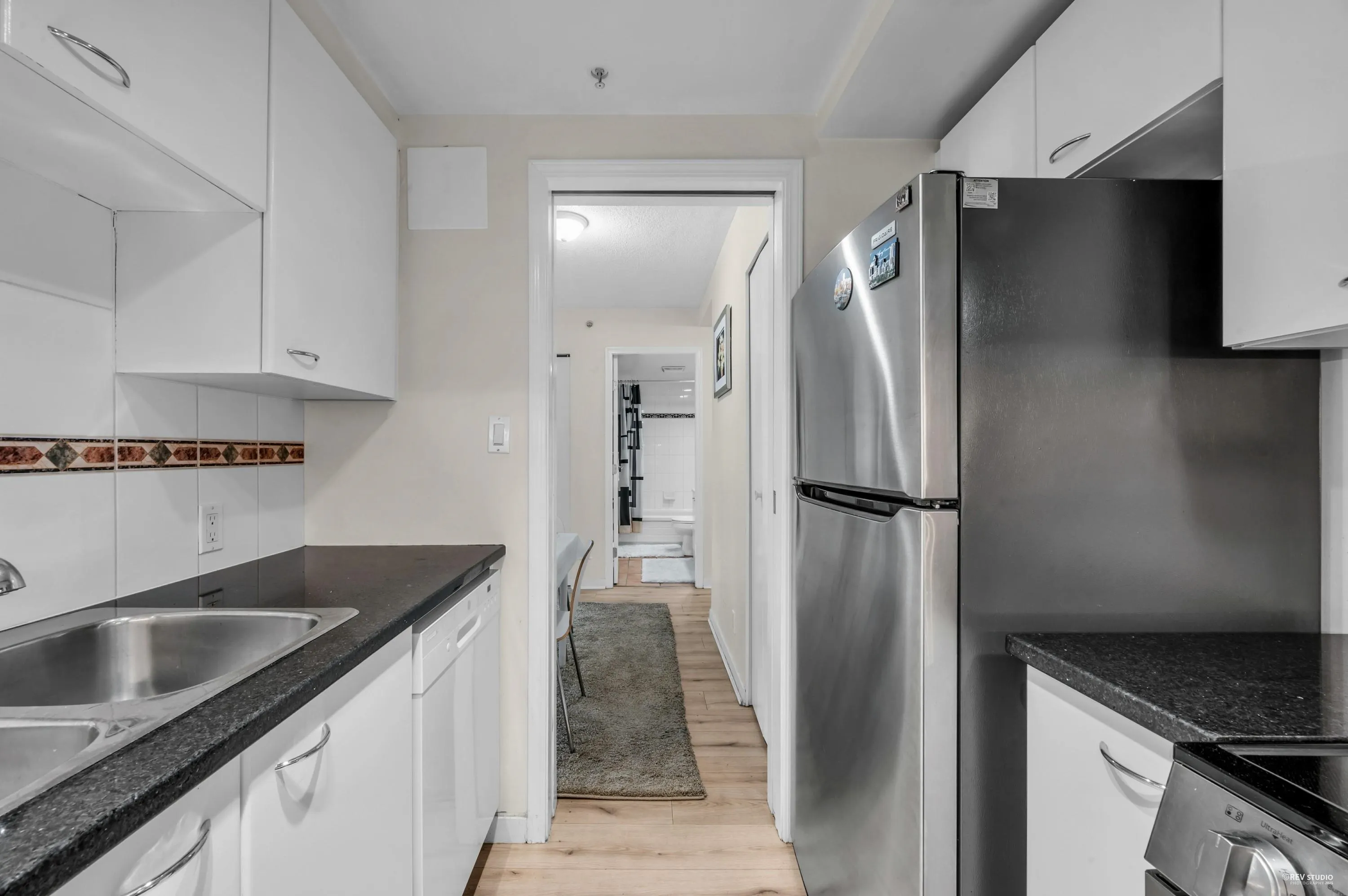 201 1367 Alberni Street