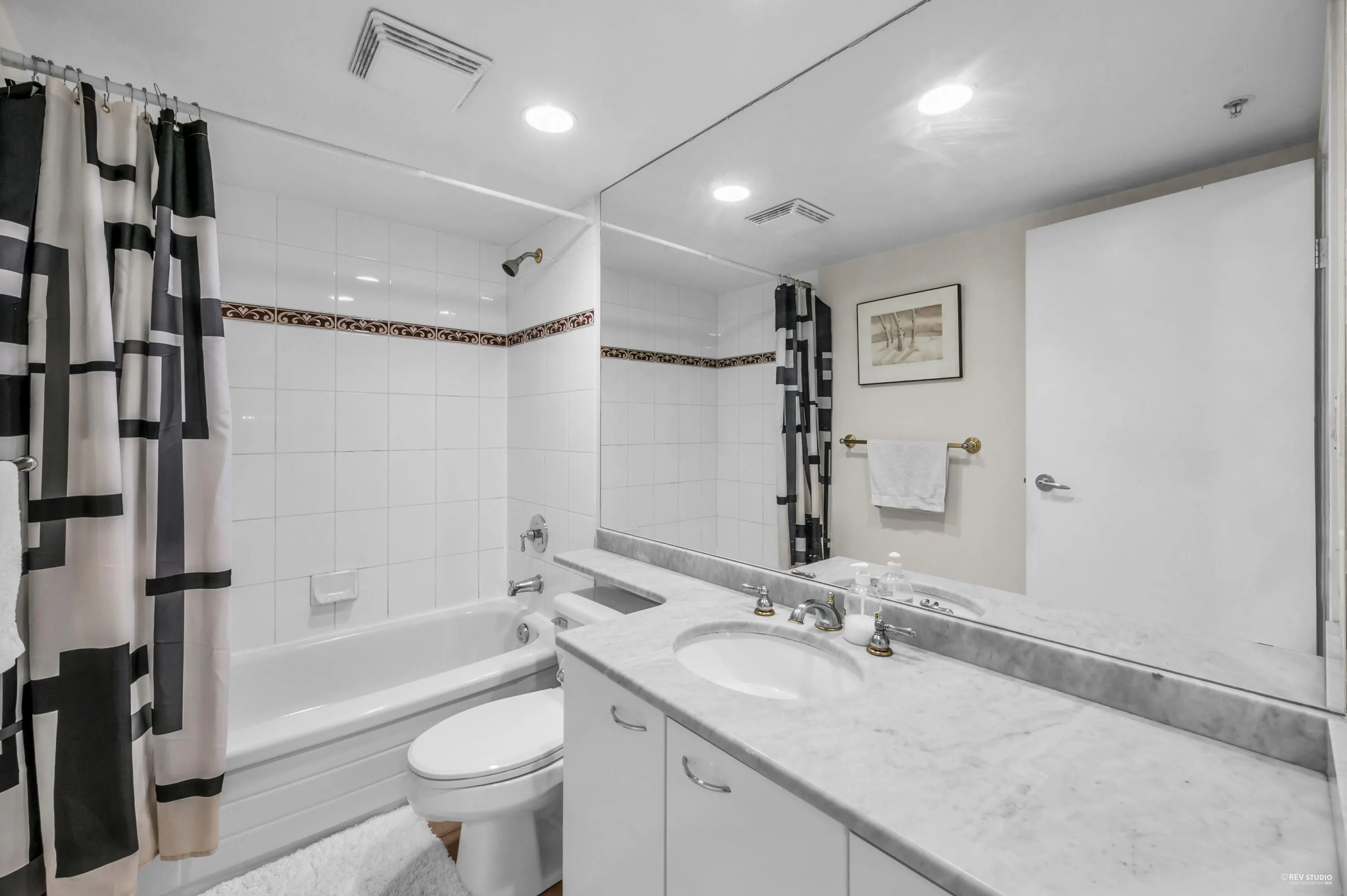 201 1367 Alberni Street