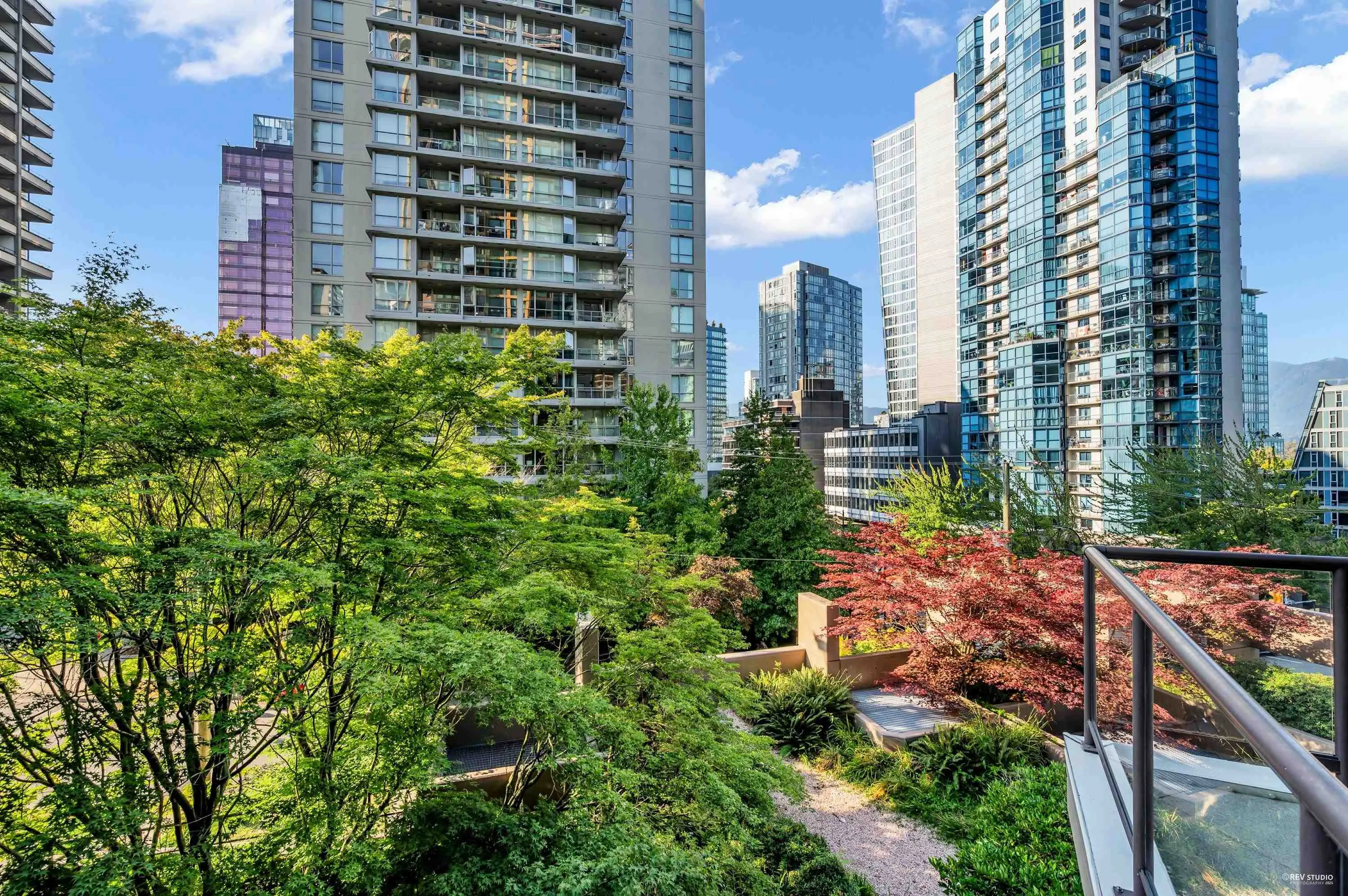 201 1367 Alberni Street