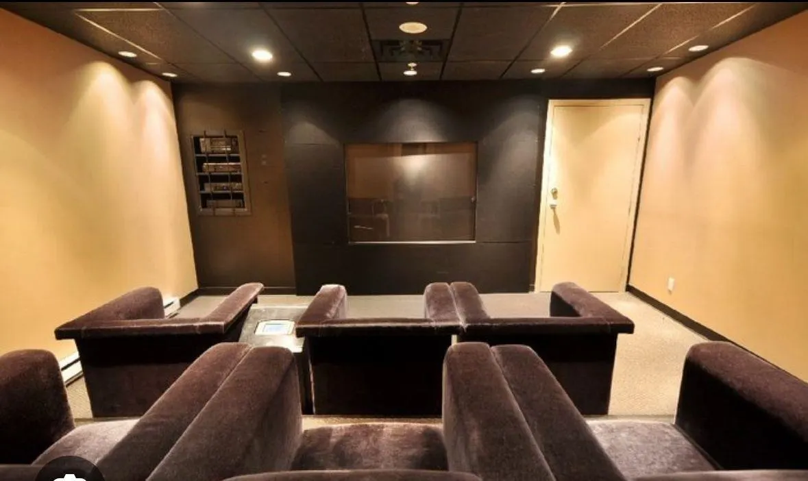 201 1367 Alberni Street