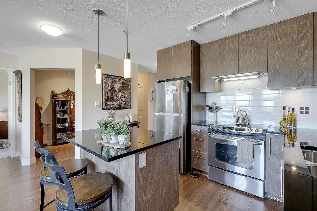 409 15745 Croydon Drive