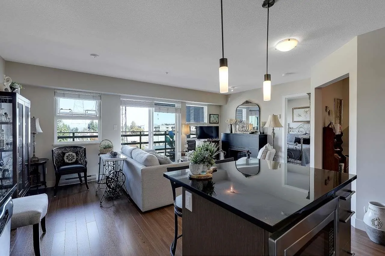 409 15745 Croydon Drive