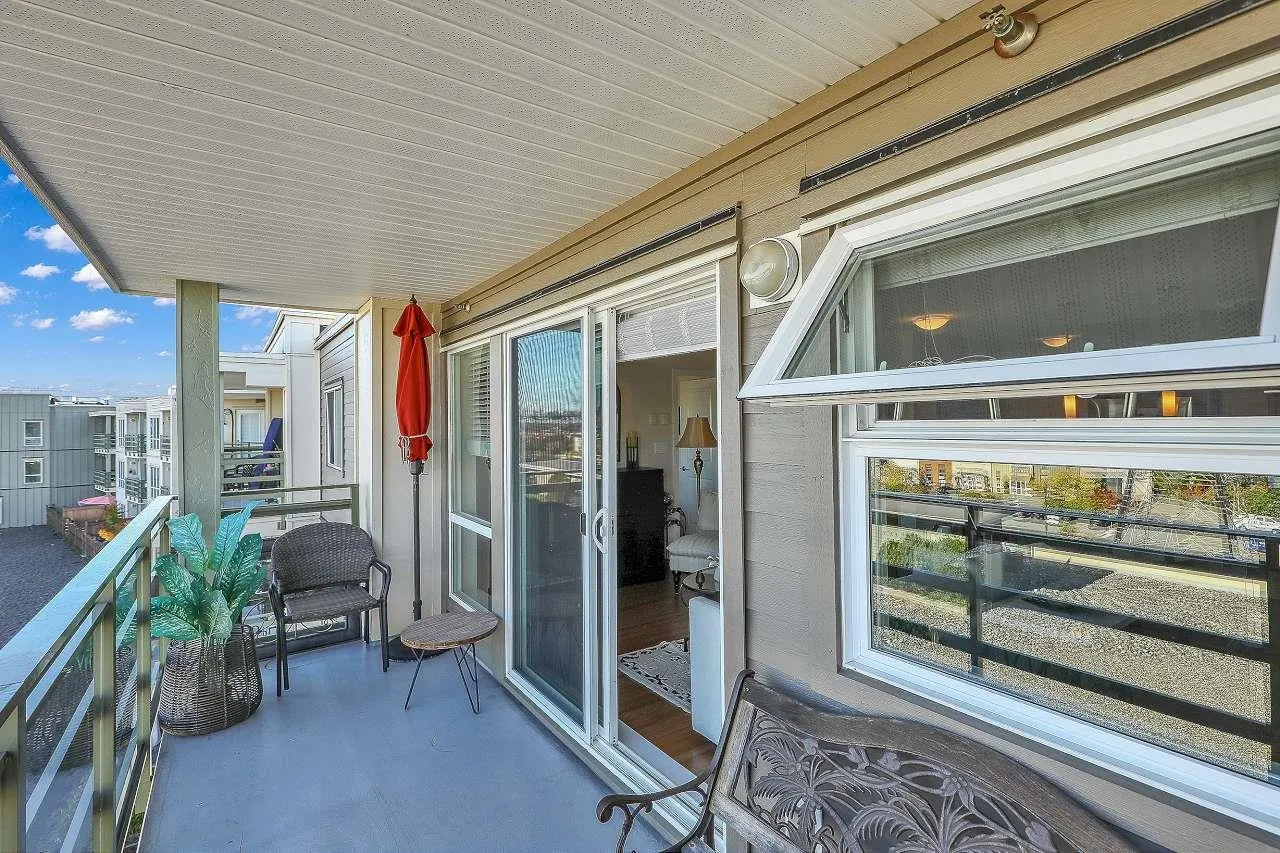 409 15745 Croydon Drive
