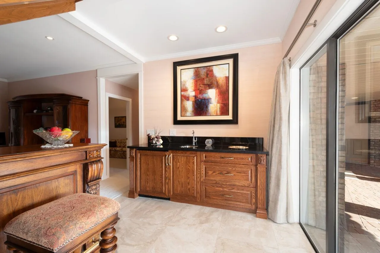 4228 Rockridge Crescent