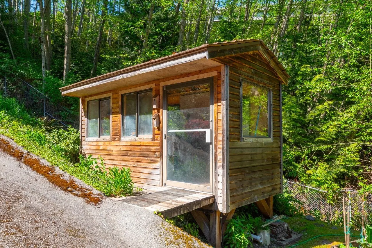 4228 Rockridge Crescent