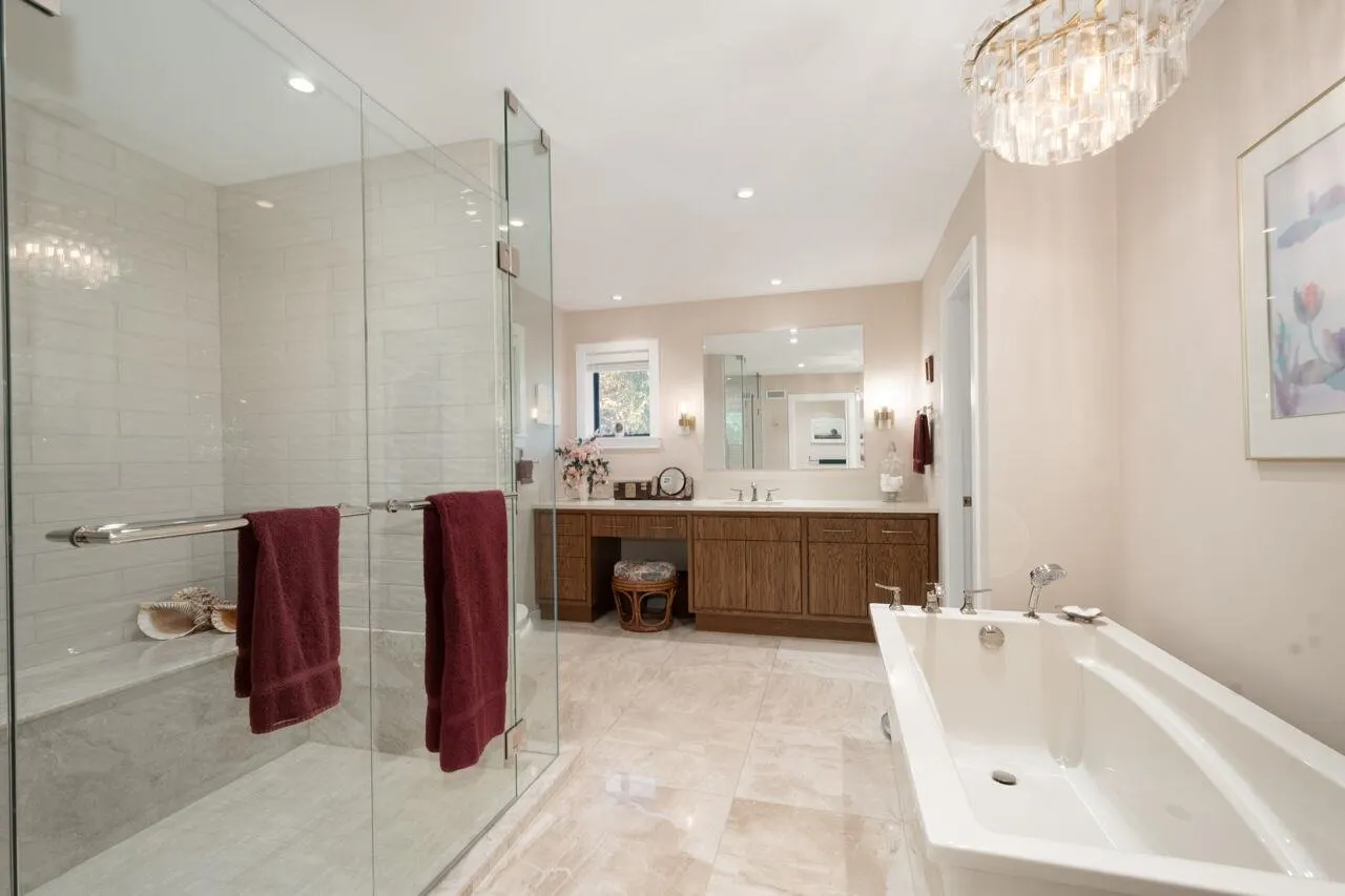 4228 Rockridge Crescent