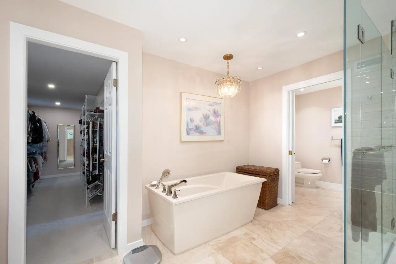 4228 Rockridge Crescent