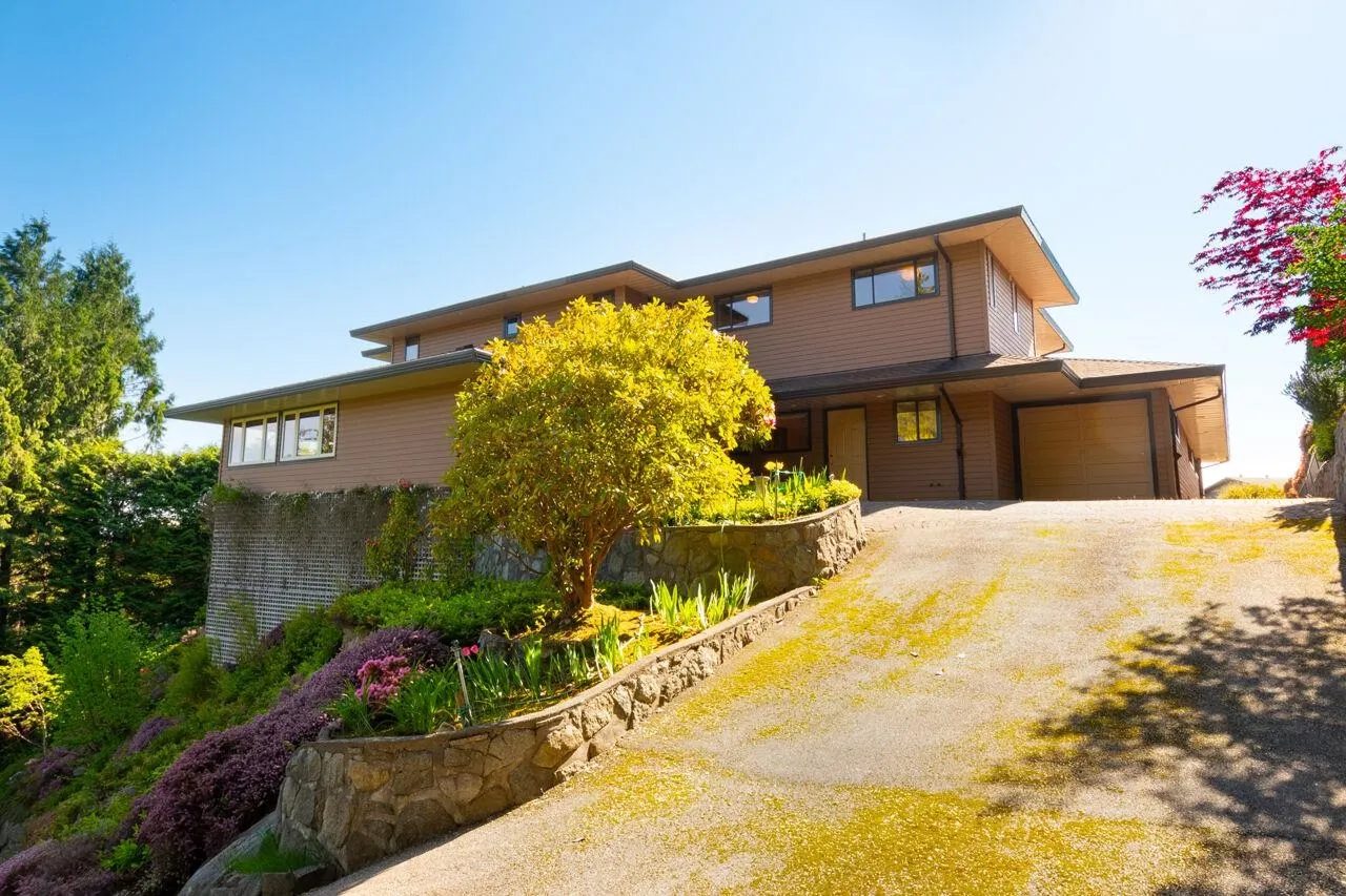 4228 Rockridge Crescent