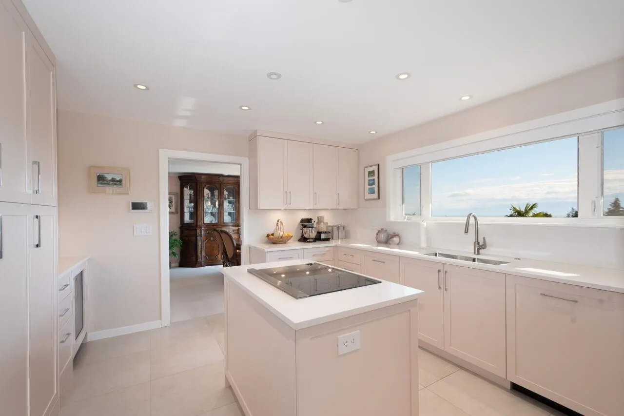 4228 Rockridge Crescent