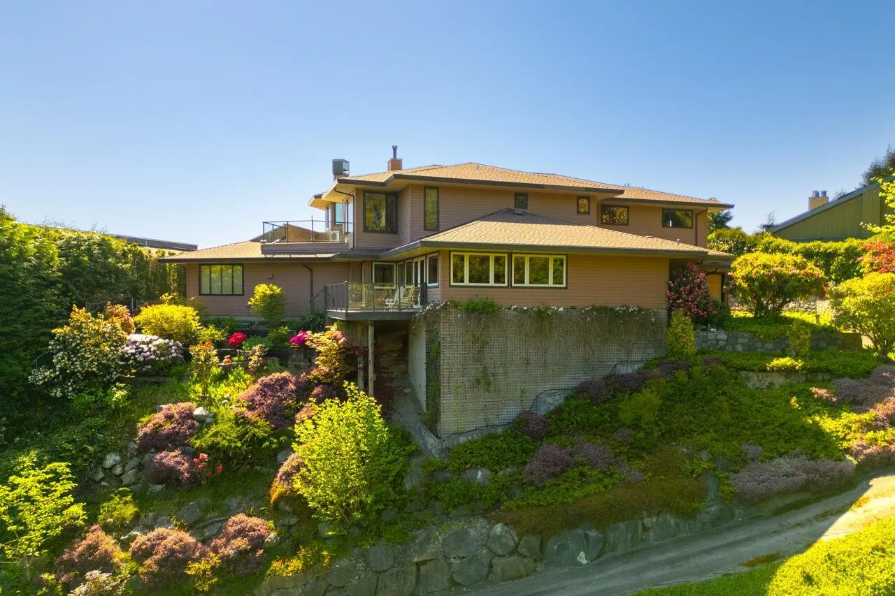 4228 Rockridge Crescent