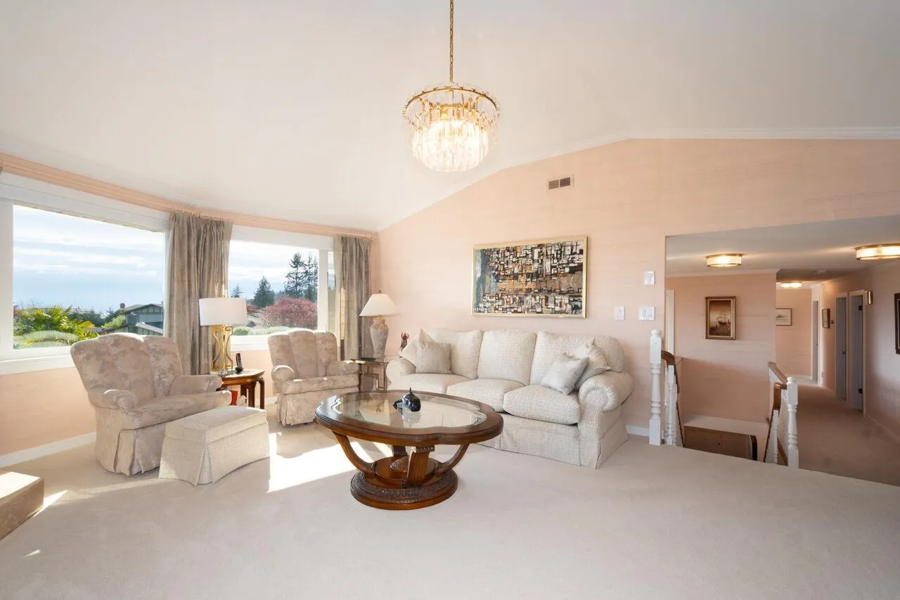 4228 Rockridge Crescent