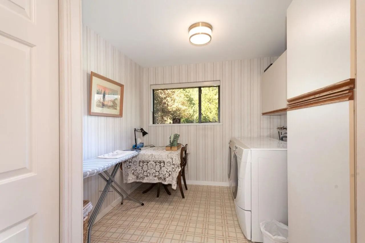 4228 Rockridge Crescent