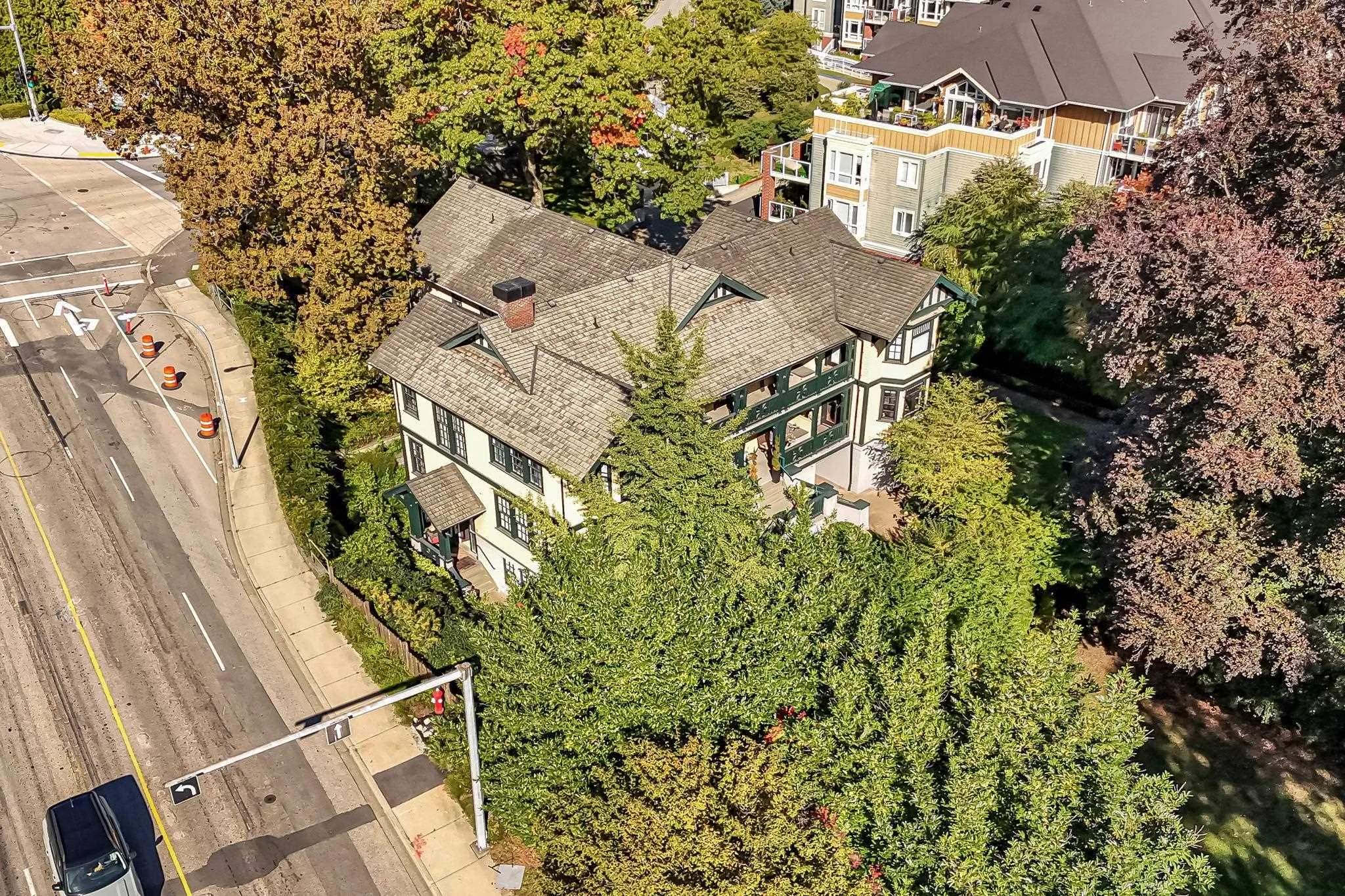 3 12 E Royal Avenue