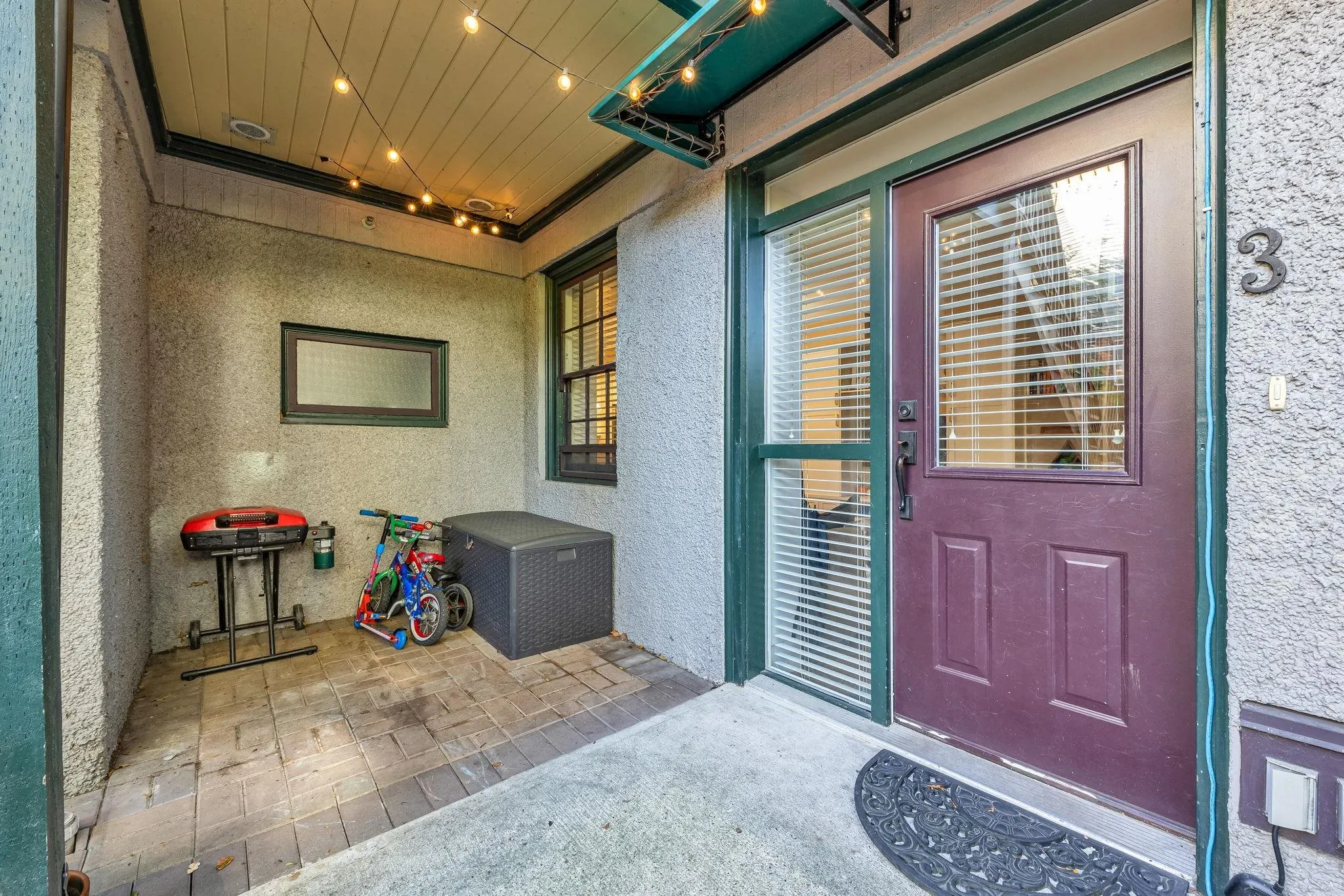 3 12 E Royal Avenue
