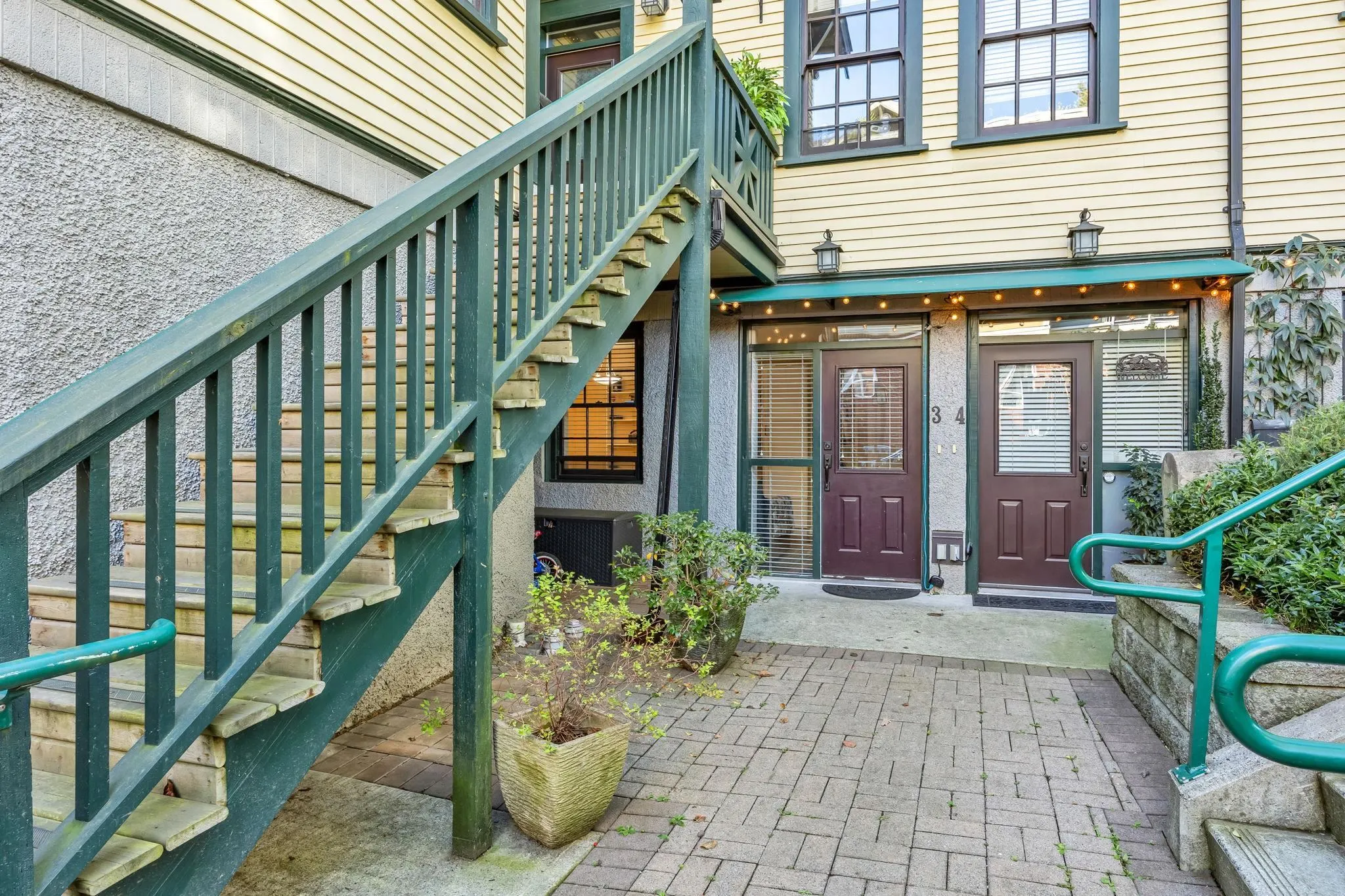 3 12 E Royal Avenue