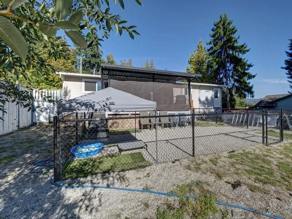 6275 Norwest Bay Road