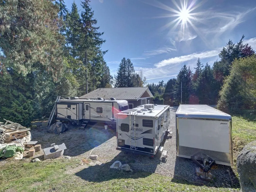 6275 Norwest Bay Road