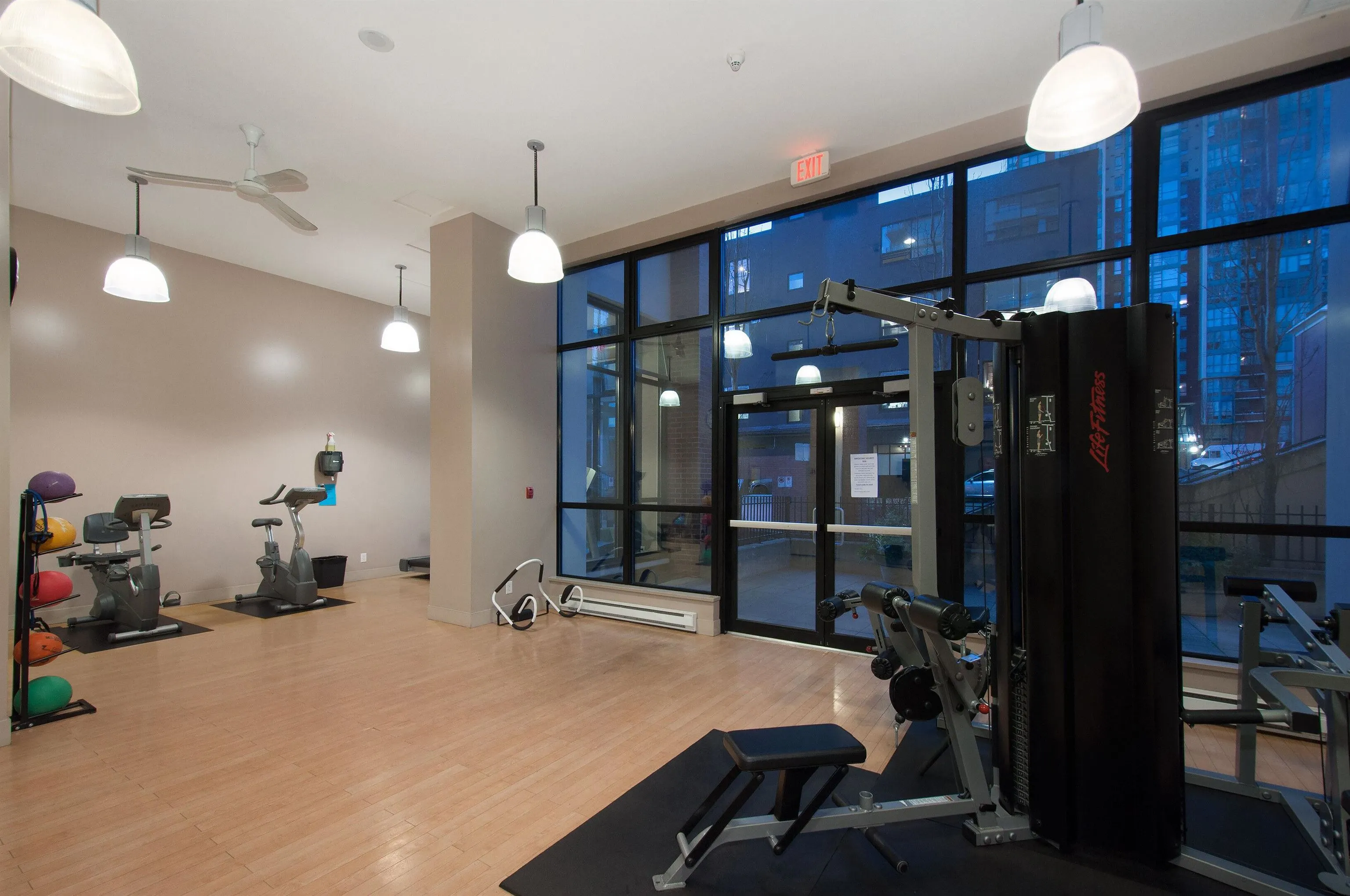 2201 977 Mainland Street