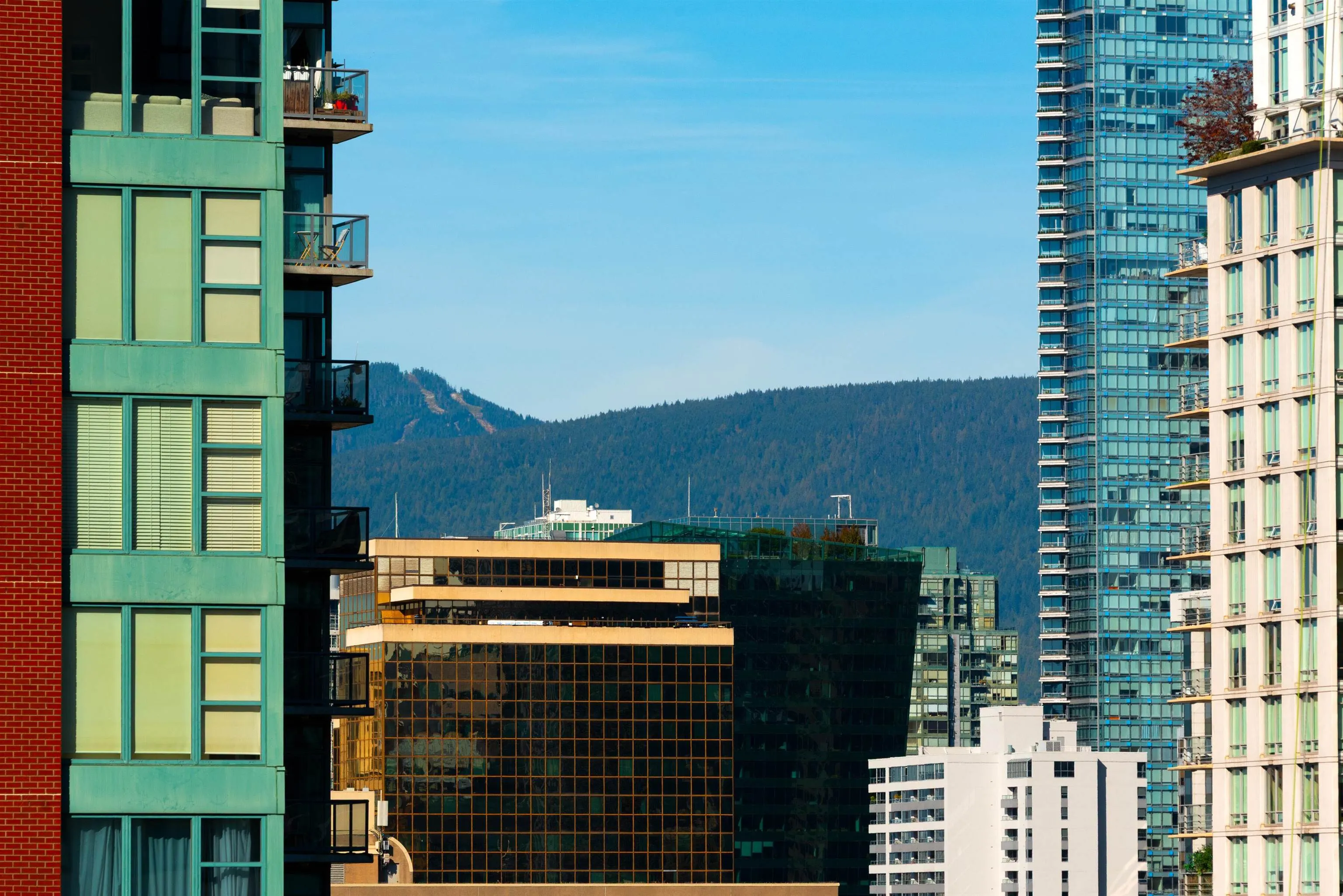 2201 977 Mainland Street